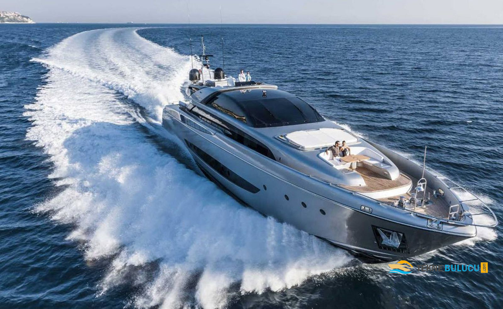 Riva Mythos 122 2016 iç mekan 1