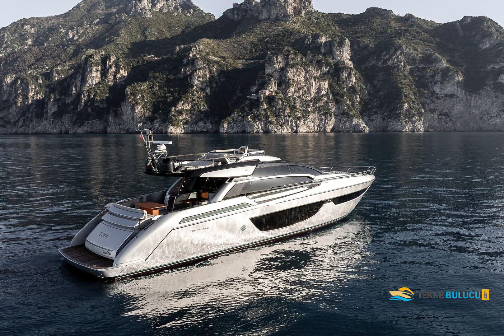 Riva 76 Perseo 2024 iç mekan 1