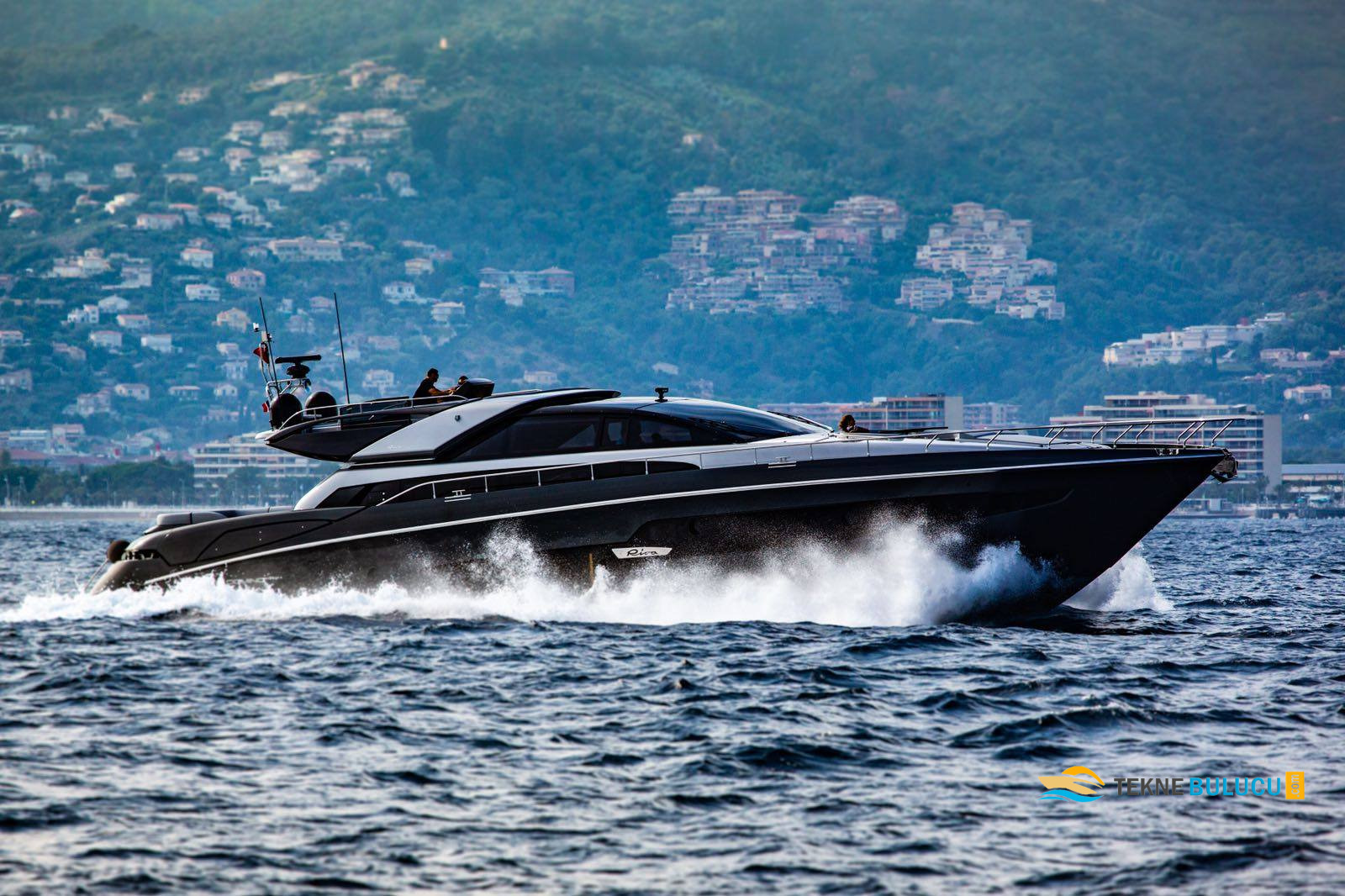 Riva 88 Domino Super 2015 iç mekan 1