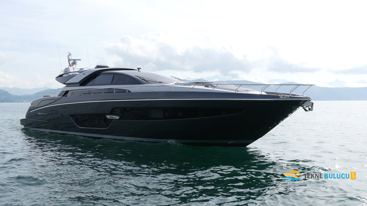 Riva 88 Domino Super 2017 iç mekan 1