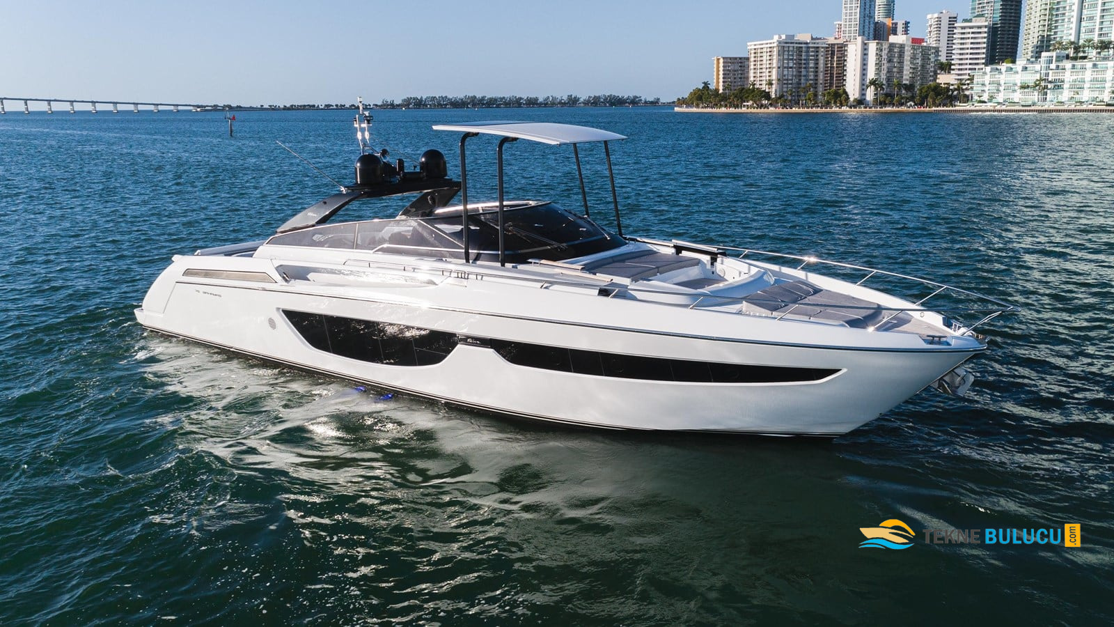 Riva 76 Bahamas 2021 iç mekan 1
