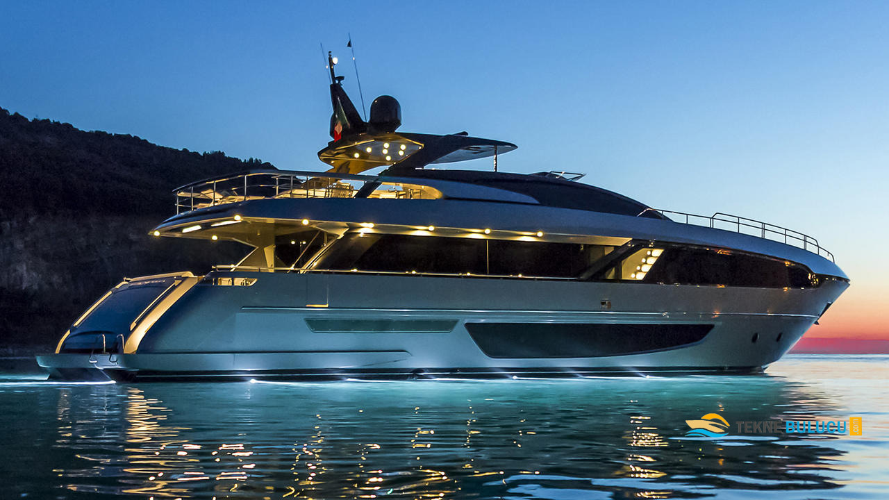 Riva 100 Corsaro 2022 iç mekan 1