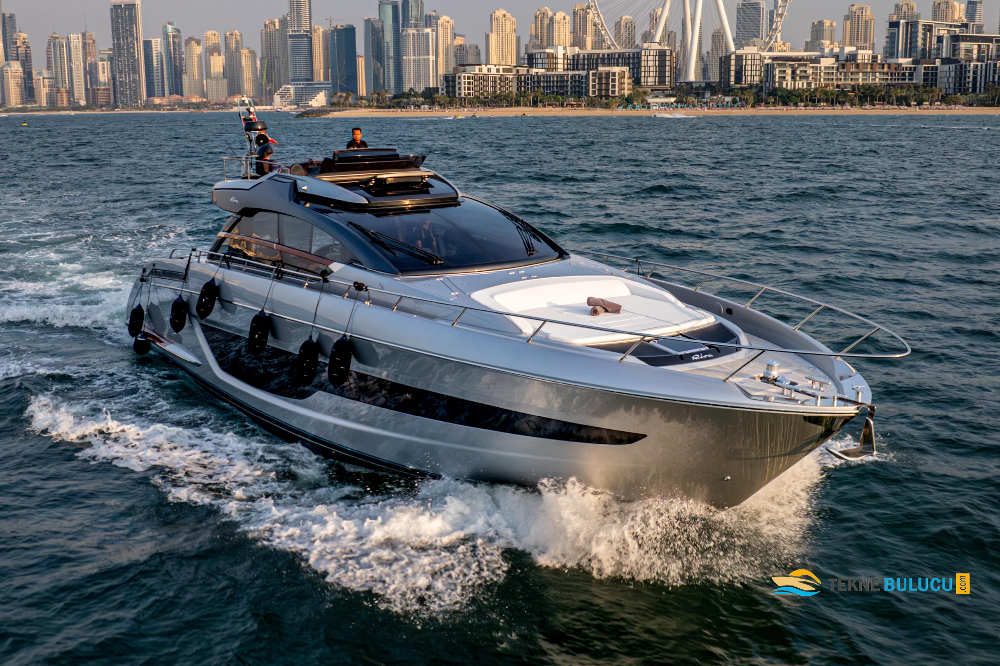Riva 66 Ribelle 2025 iç mekan 1