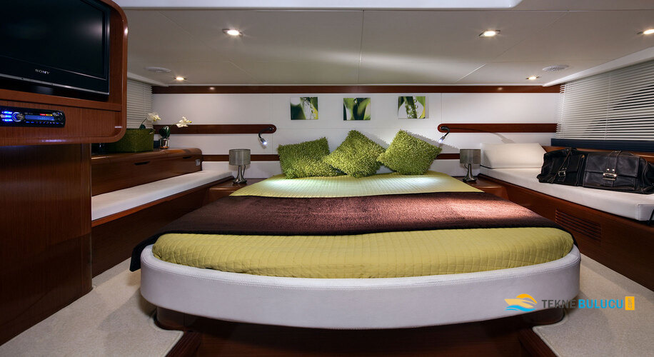 Beneteau Monte Carlo 42 2012 iç mekan 1