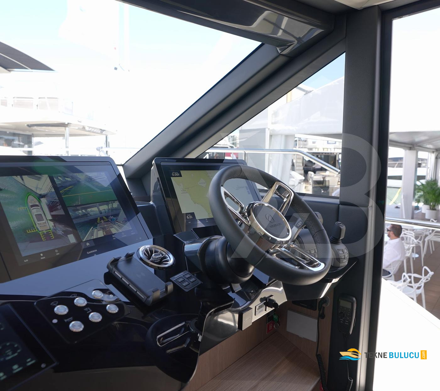 Absolute 52 Fly 2013 iç mekan 1