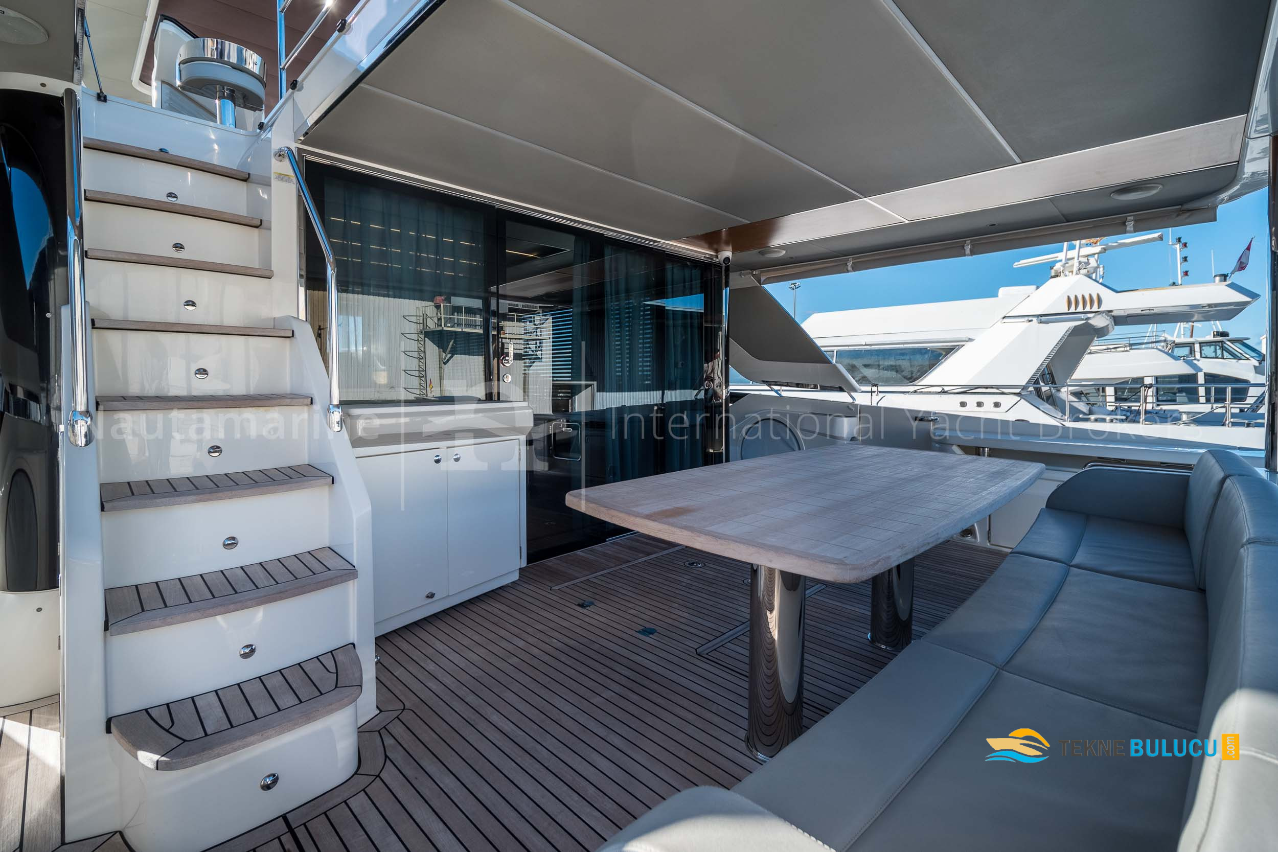 Absolute Navetta 68 2020 iç mekan 1