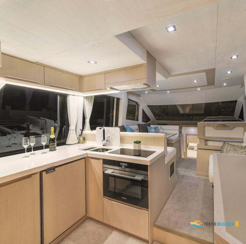 Galeon 460 Fly 2023 iç mekan 1
