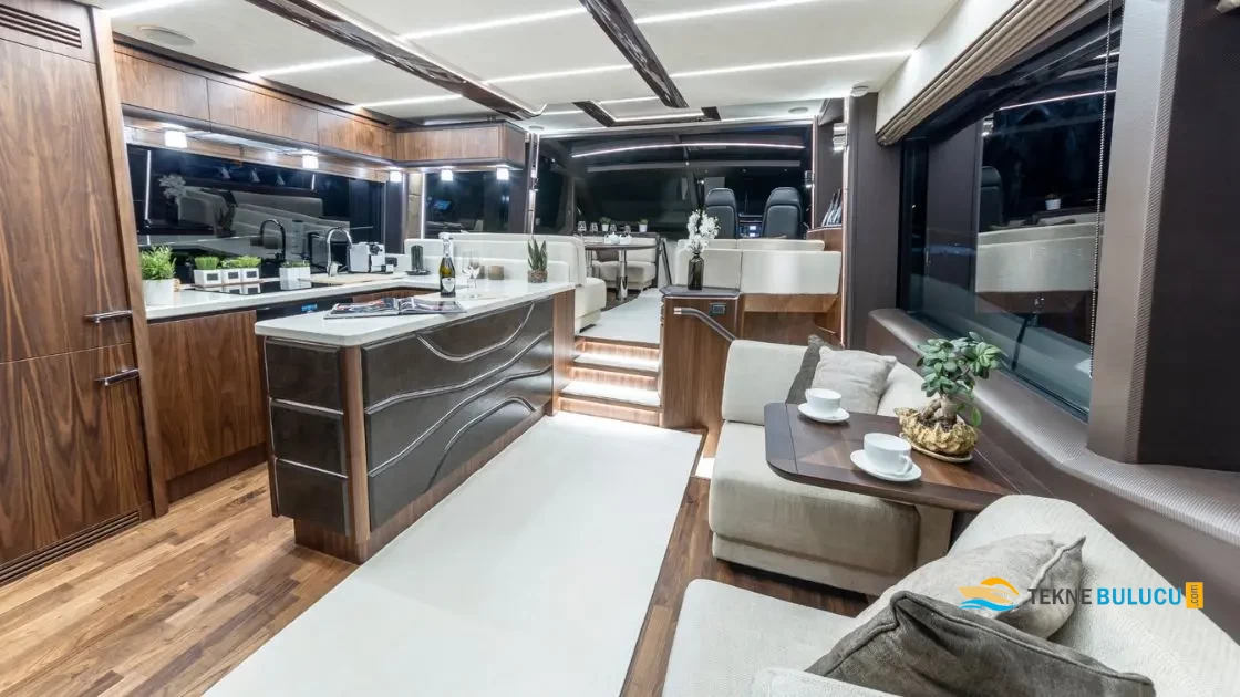 Galeon 680 Fly 2022 iç mekan 1