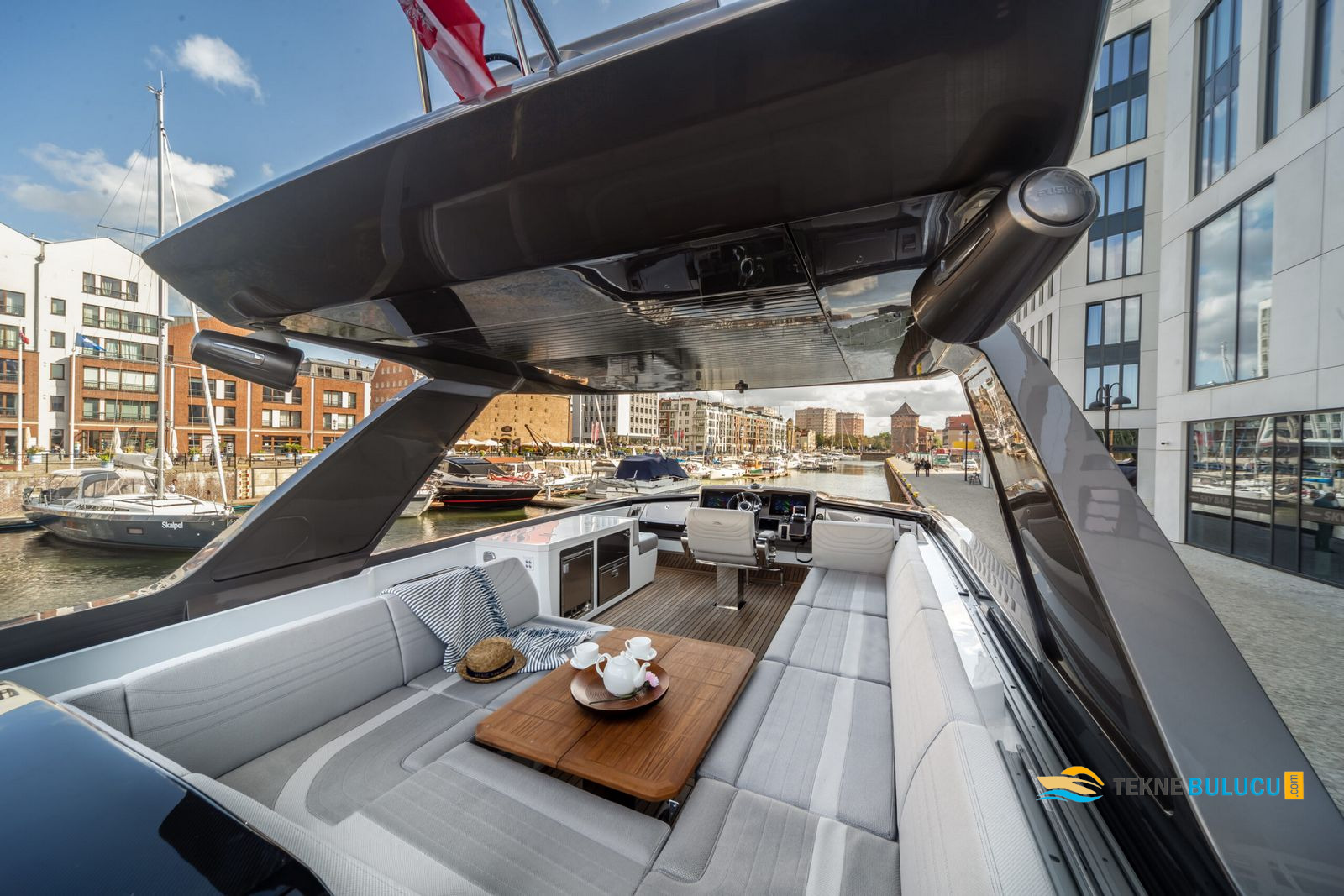 Galeon 700 Skydeck 2021 iç mekan 1