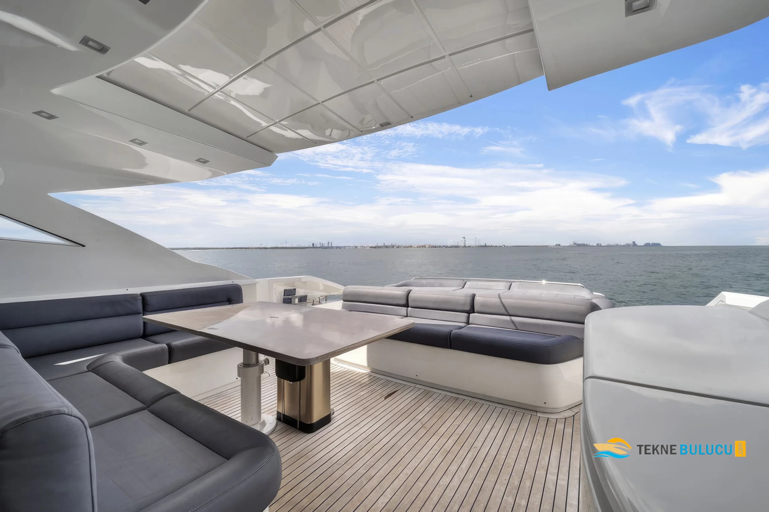 Pershing 72 2011 iç mekan 1