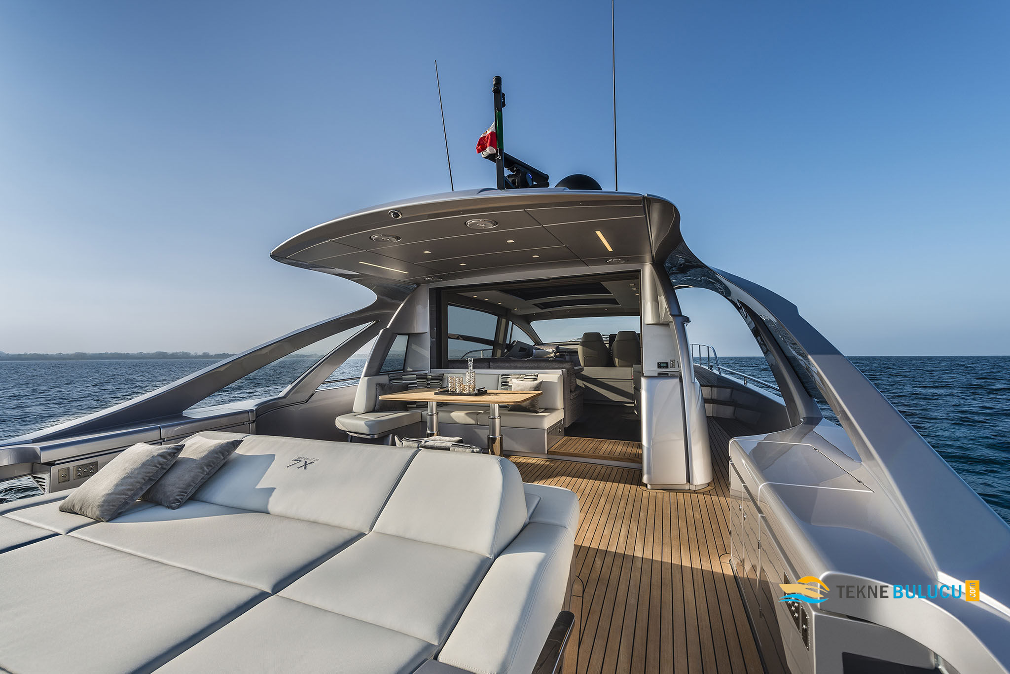 Pershing 7X 2026 iç mekan 1