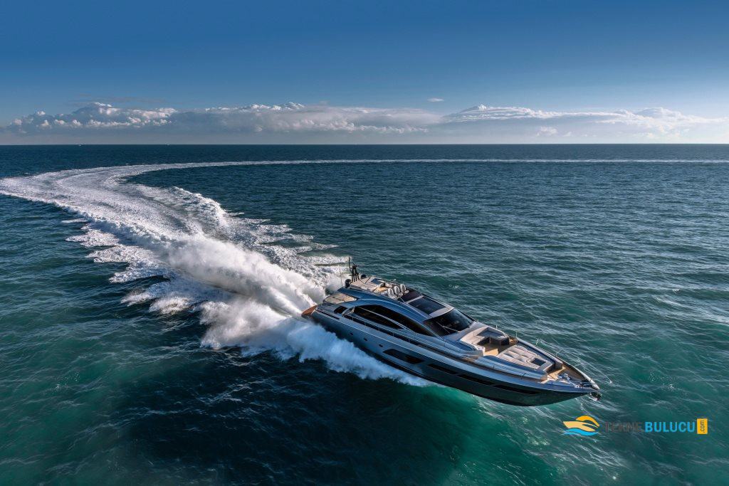 Pershing 8X 2022 iç mekan 1