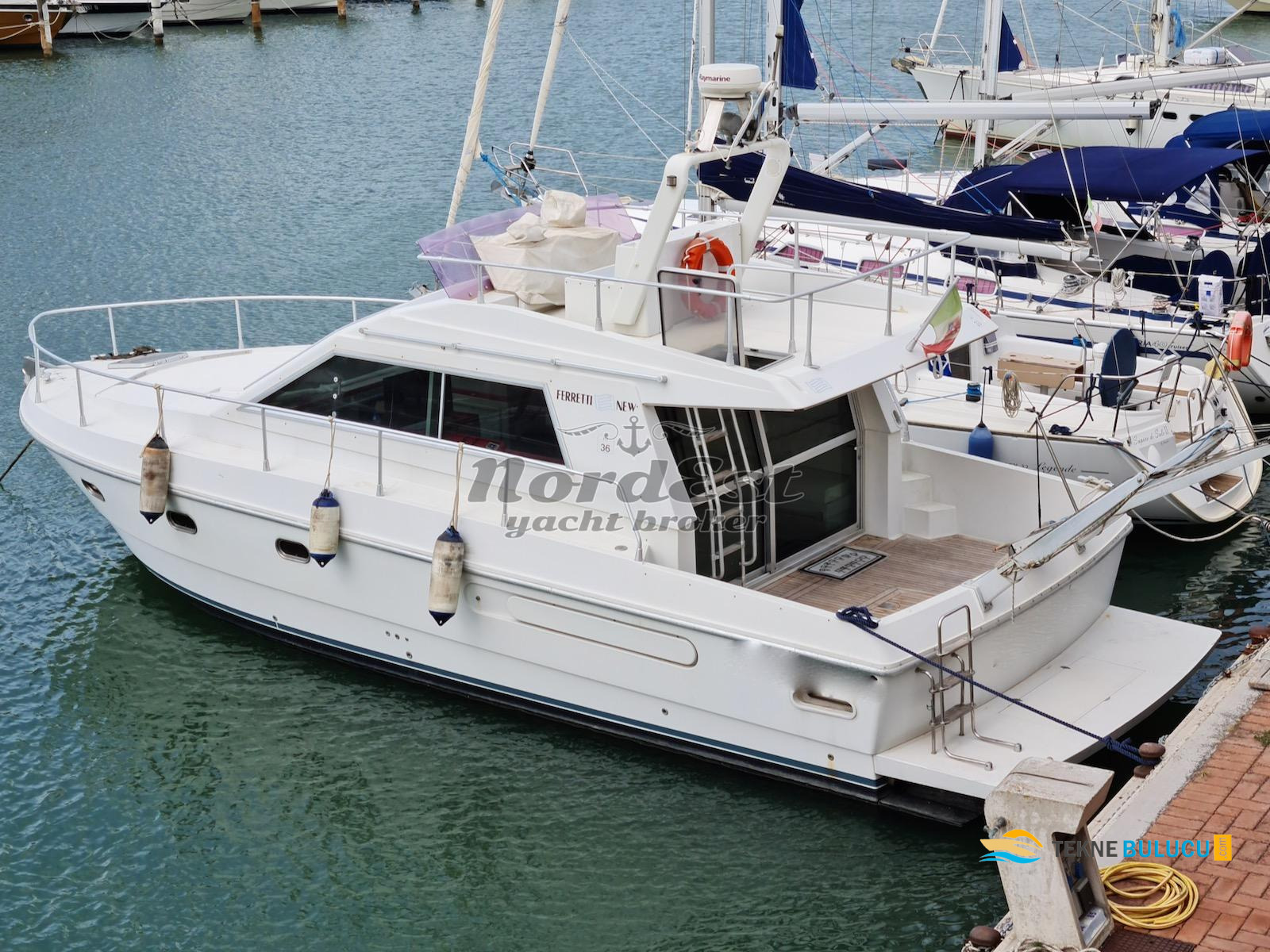 Ferretti 36 Fly 1989 iç mekan 1