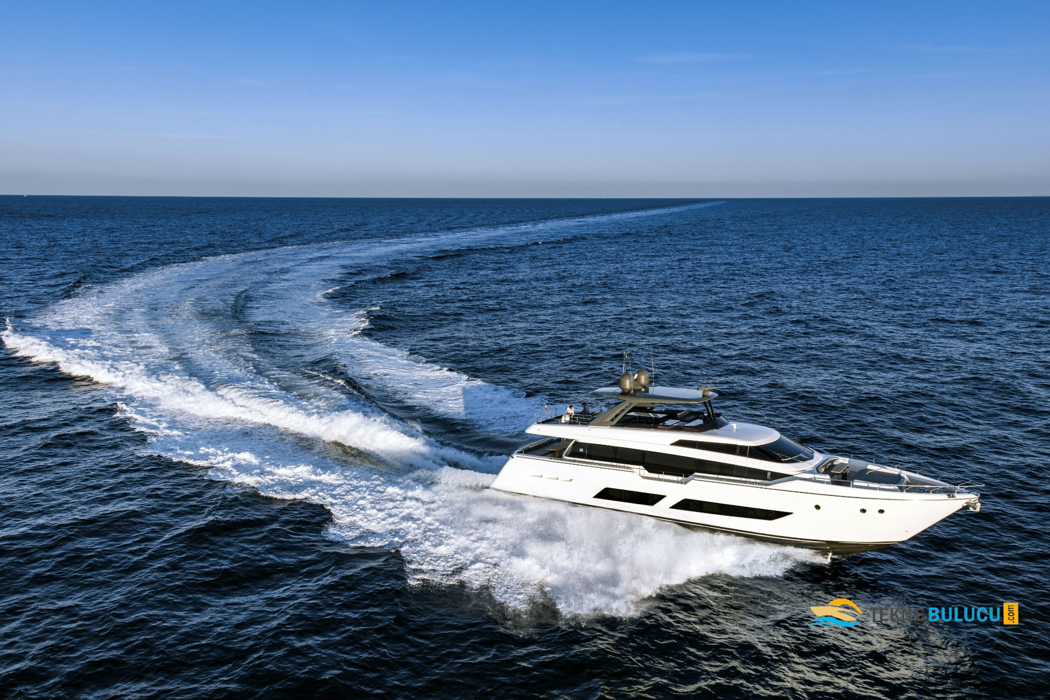 Ferretti 850 2018 iç mekan 2