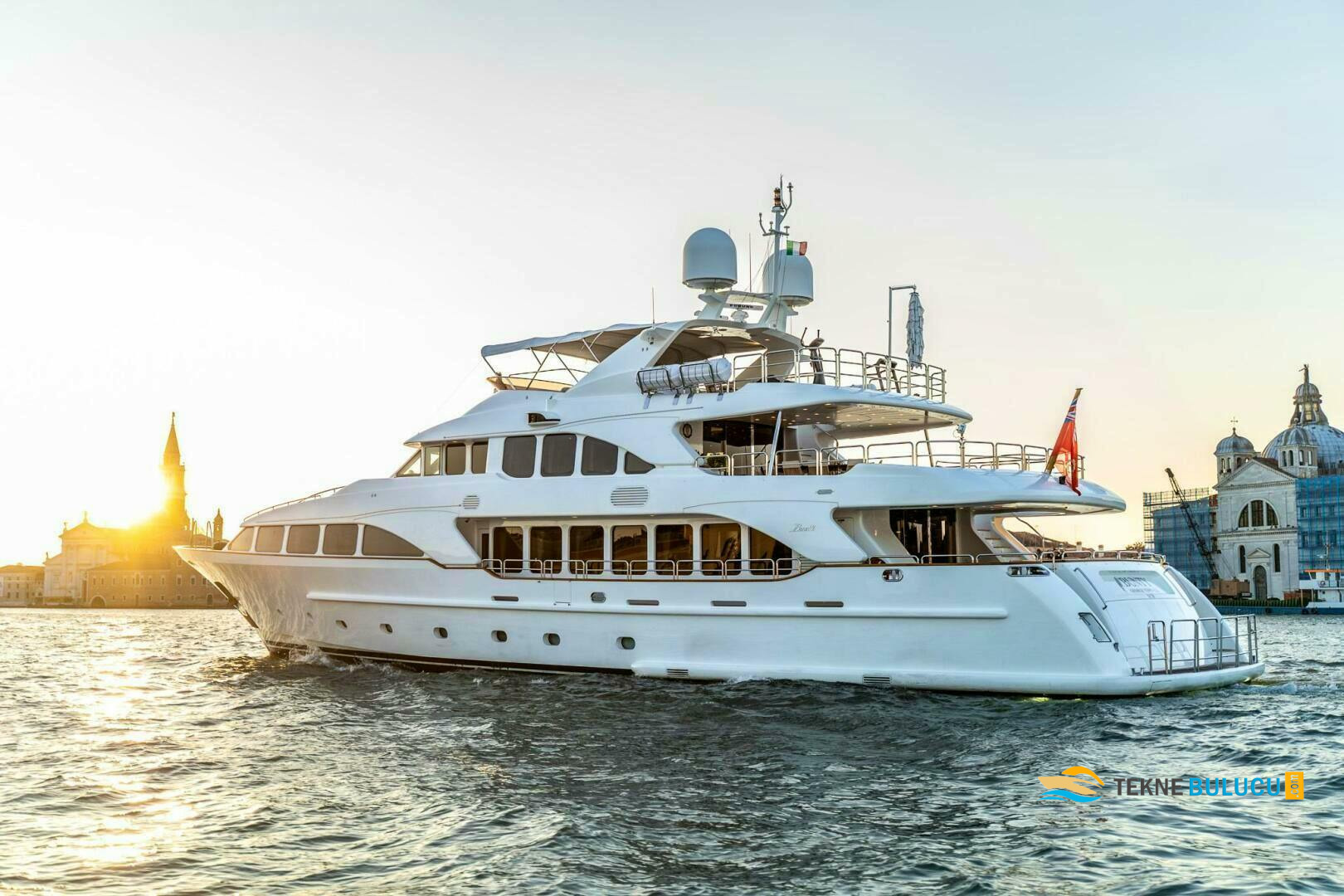 Benetti Classic 120 36m 2007 Model iç mekan 2