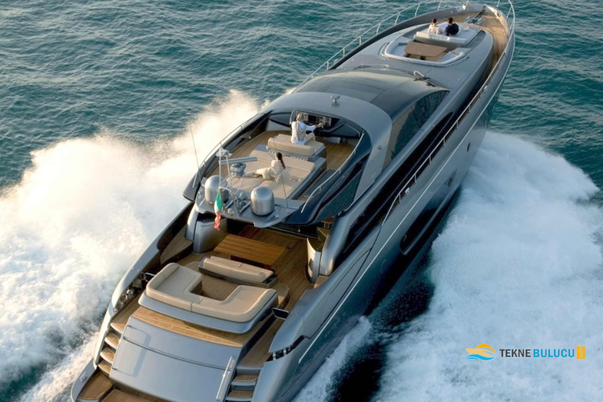 Riva Domino 86 2011 iç mekan 2