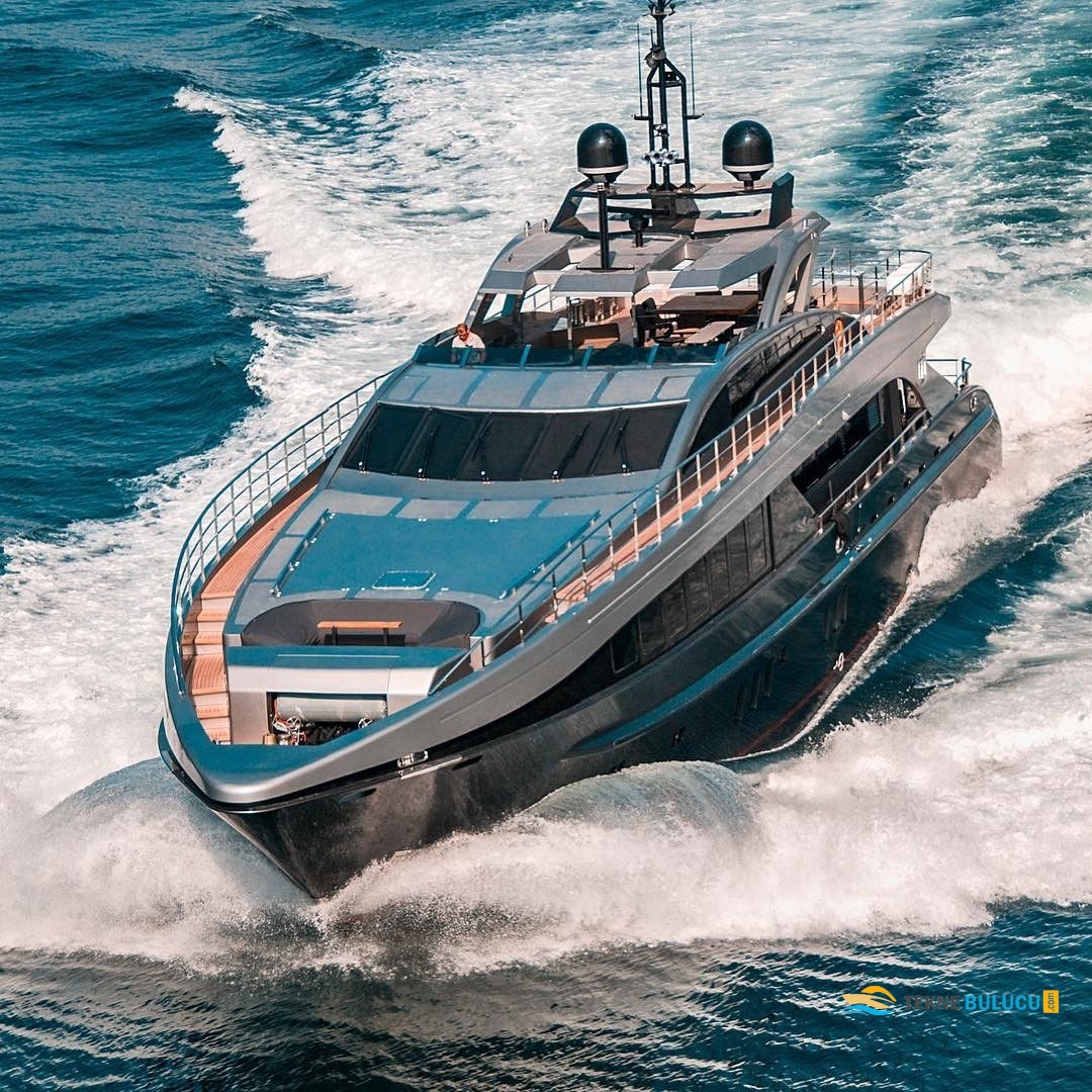 Riva Mythos 122 2015 iç mekan 2
