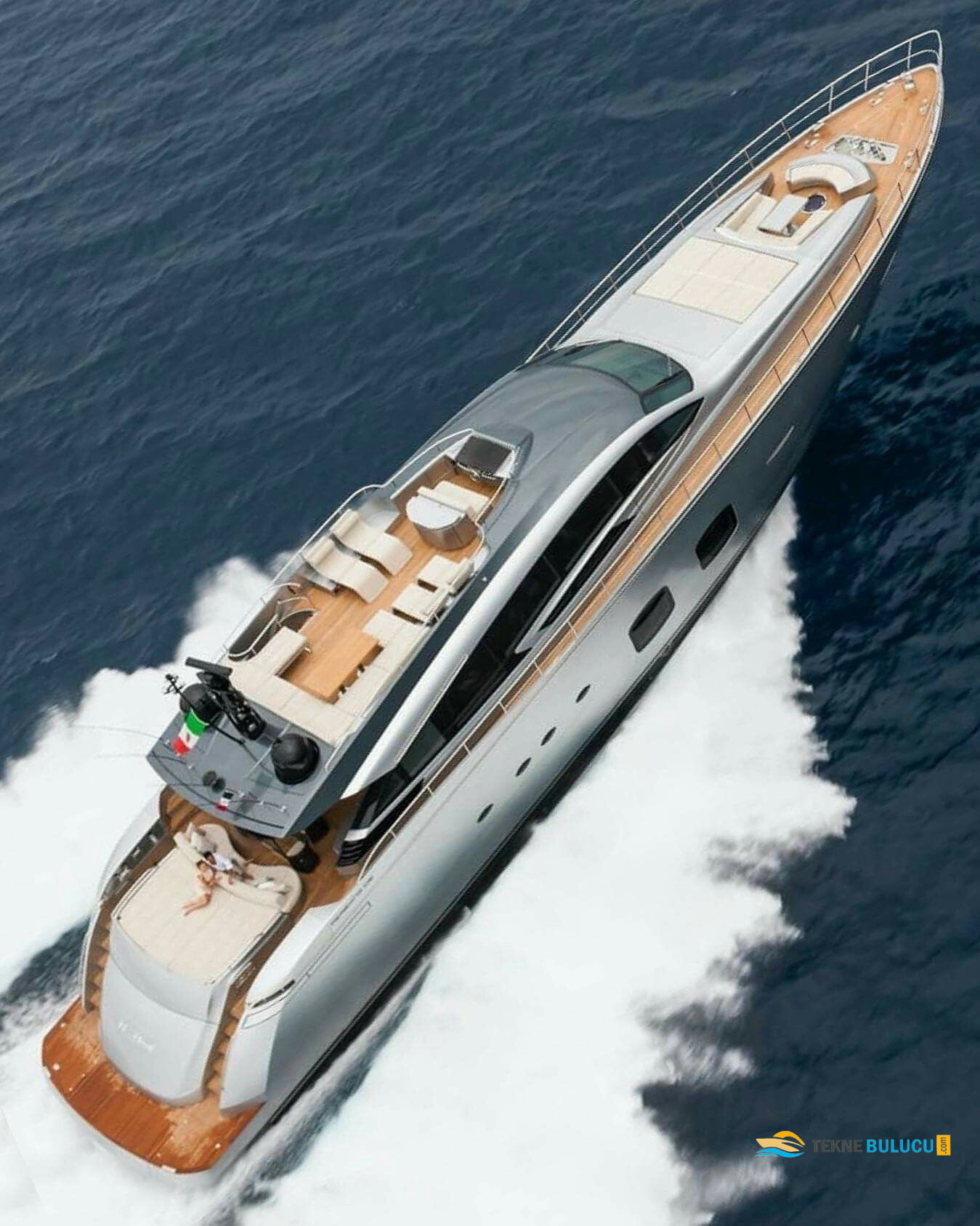 Riva Mythos 122 2019 iç mekan 2