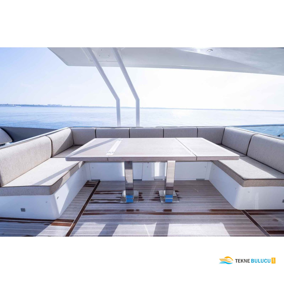 Beneteau Monte Carlo 6 2020 iç mekan 2