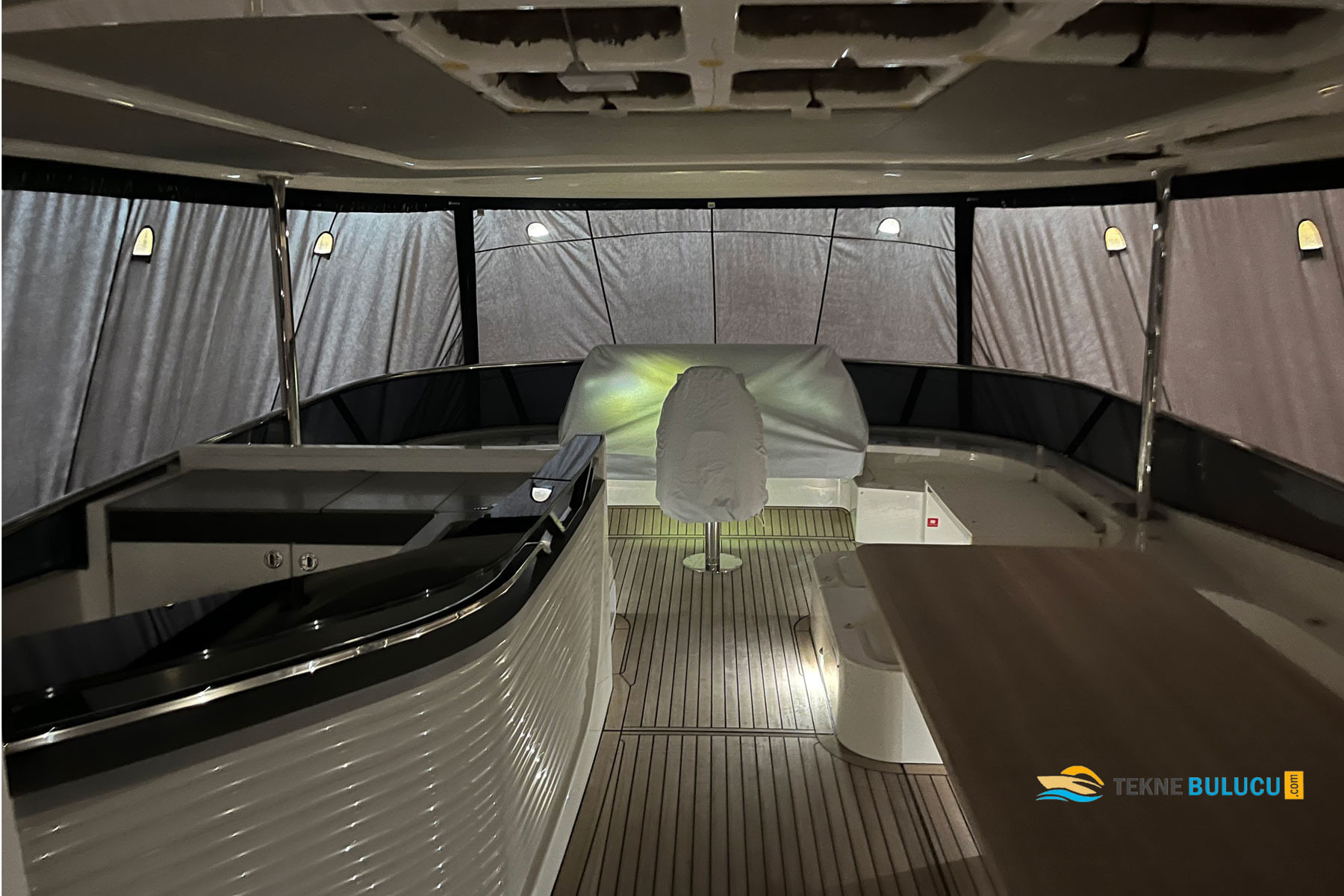 Absolute Navetta 64 2020 iç mekan 2