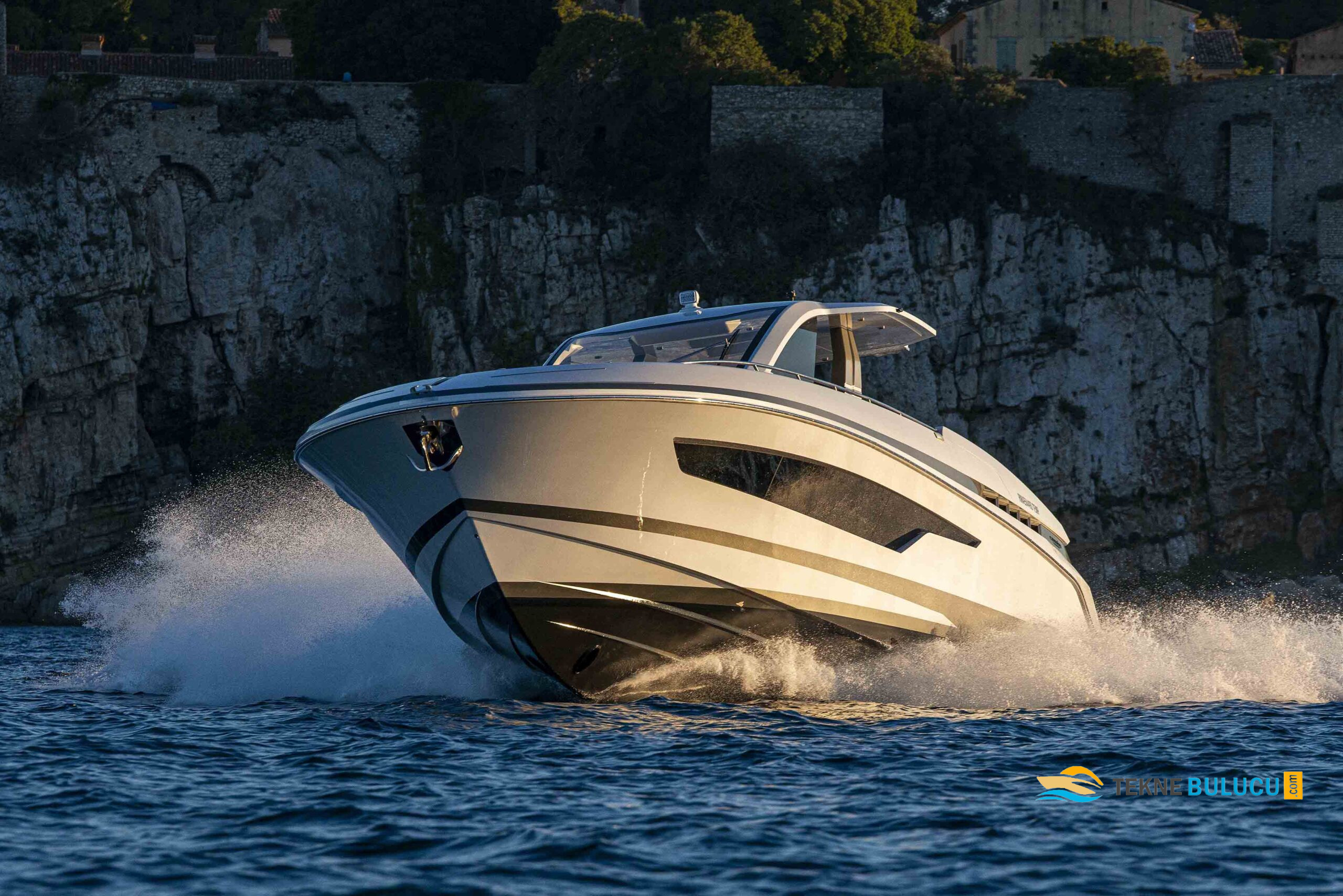 Canados Gladiator 571 2026 iç mekan 2