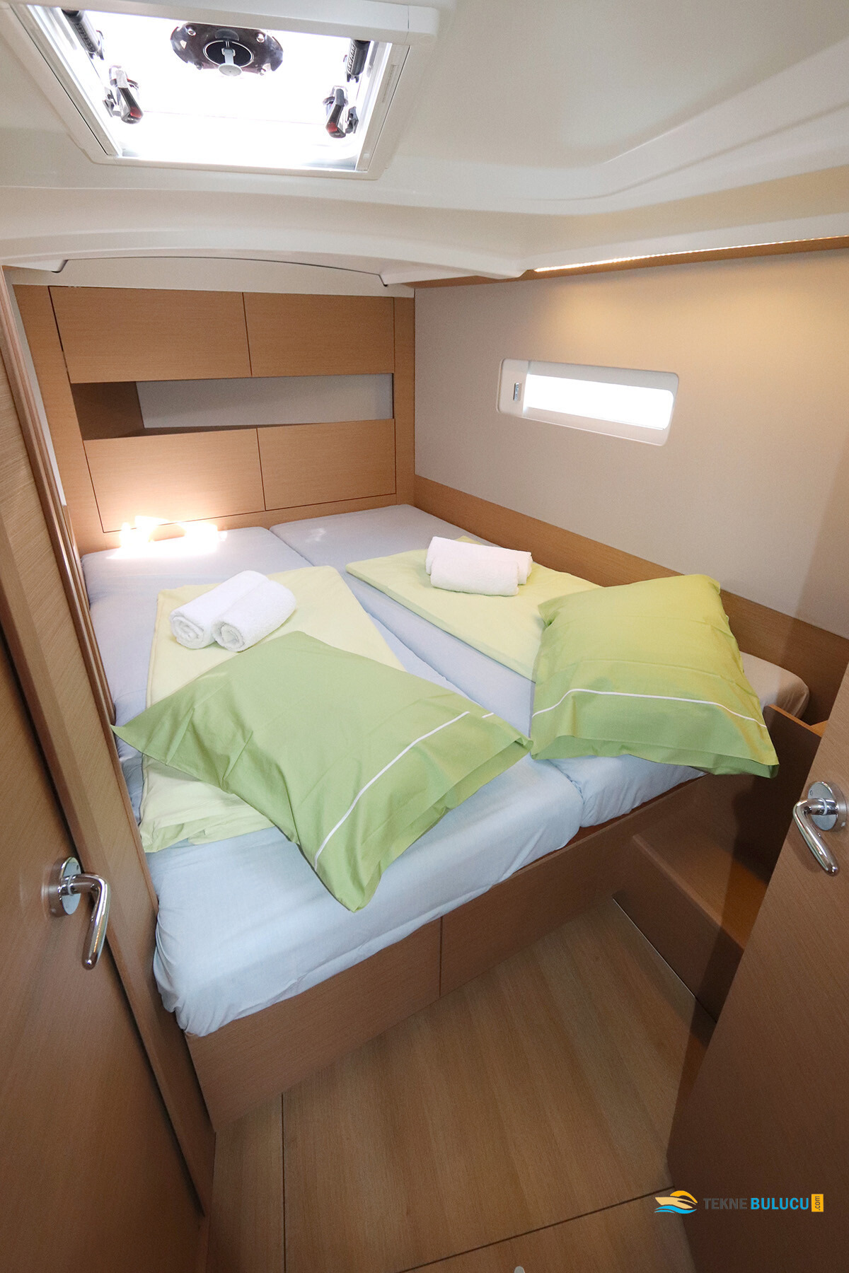 Jeanneau Sun Odyssey 410 2021 iç mekan 2