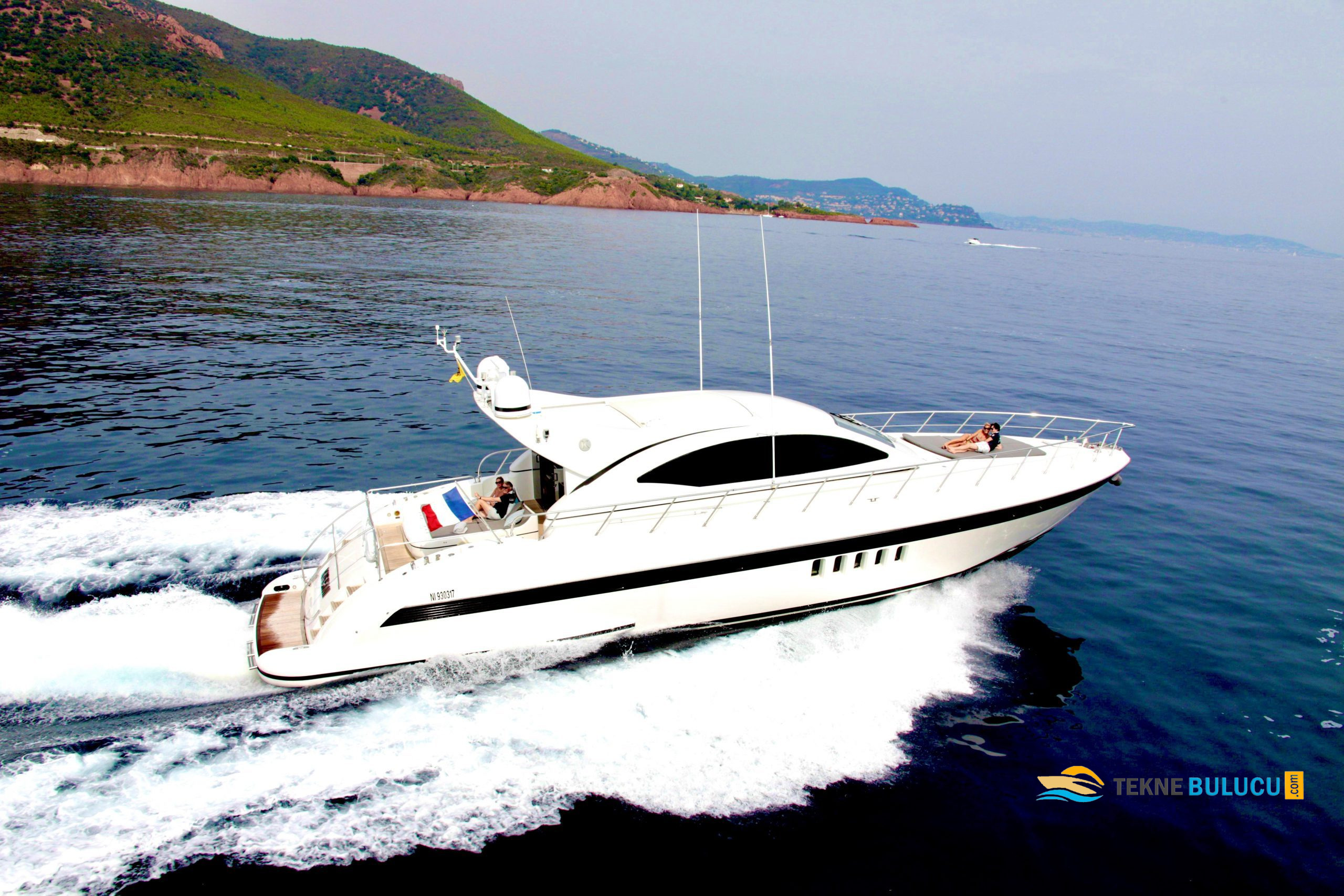 Mangusta 72 2000 iç mekan 2