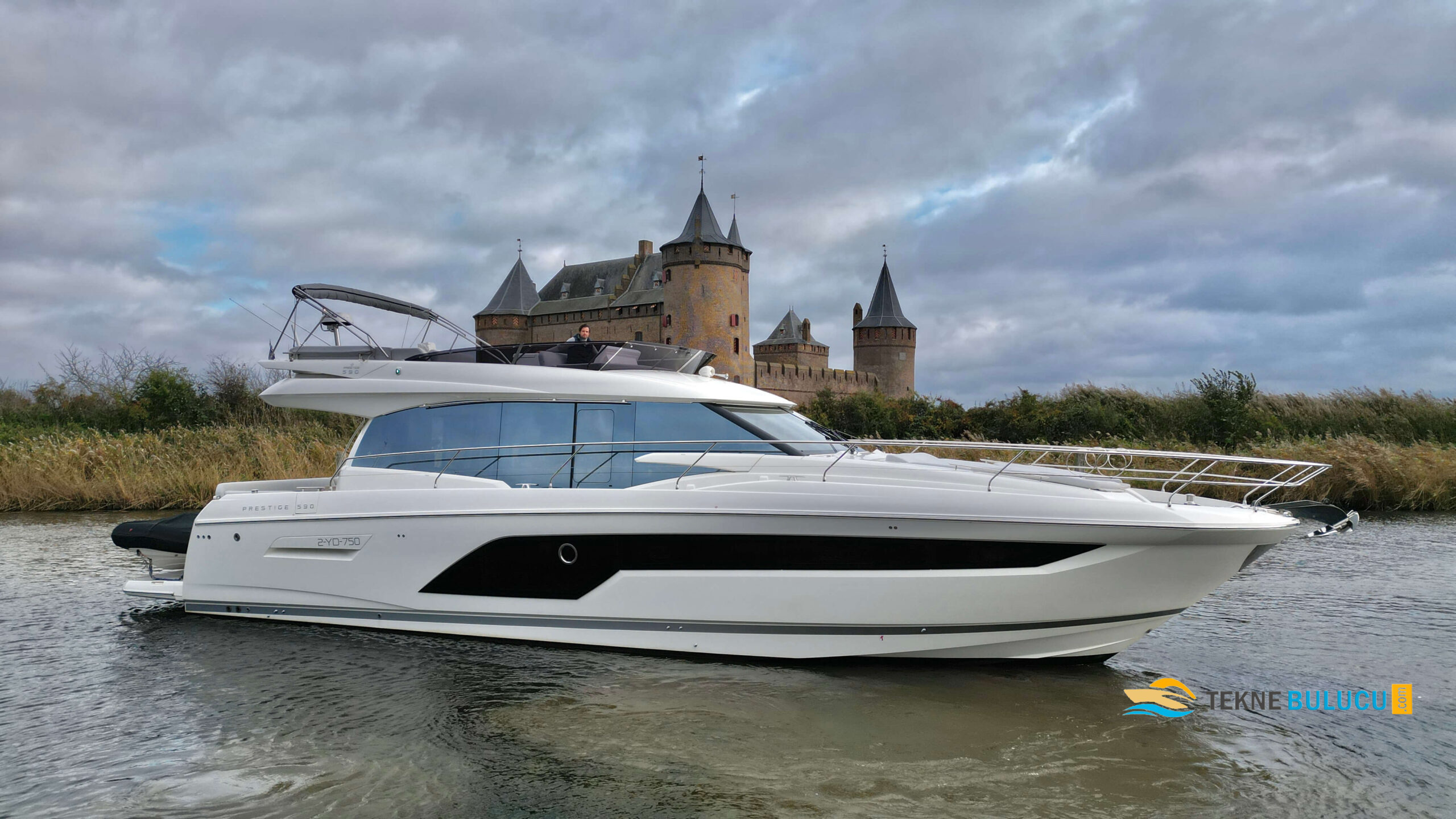 Prestige 590 2018 iç mekan 2