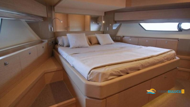 Ferretti 720 2013 iç mekan 3