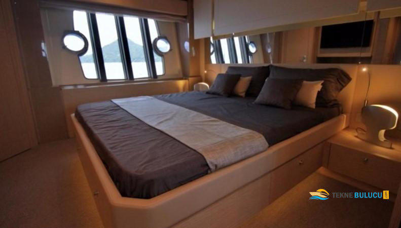 Ferretti 720 2019 iç mekan 3