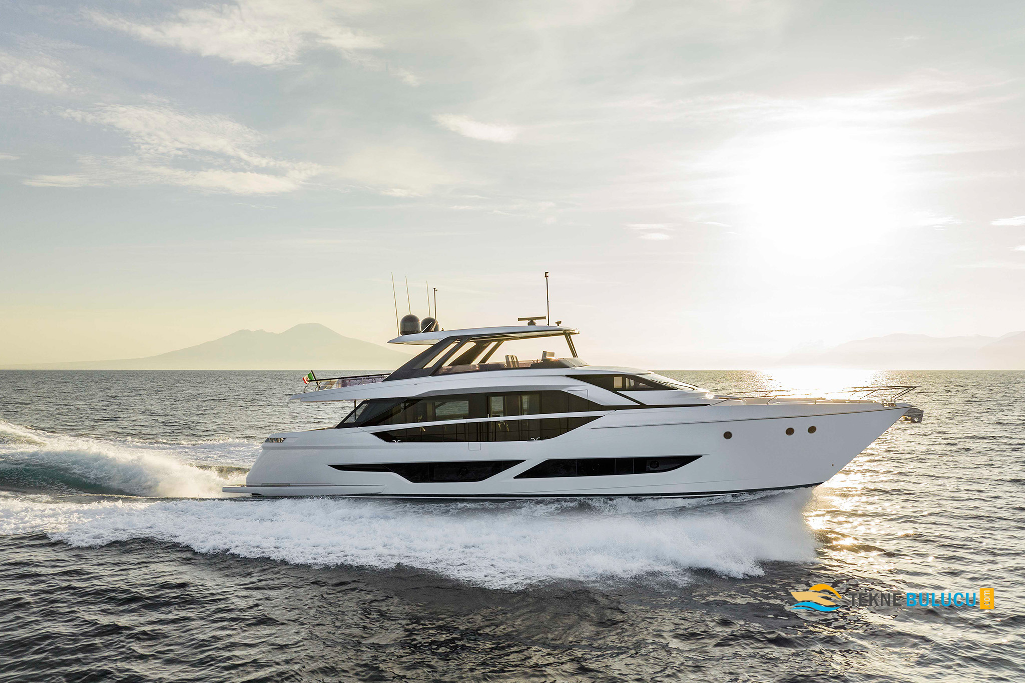 Ferretti 860 2025 iç mekan 3