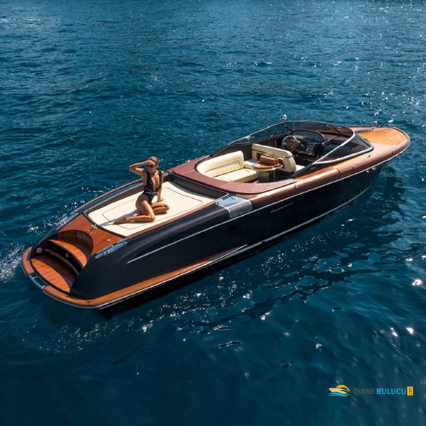 Riva Aquariva Super 33 2018 iç mekan 3