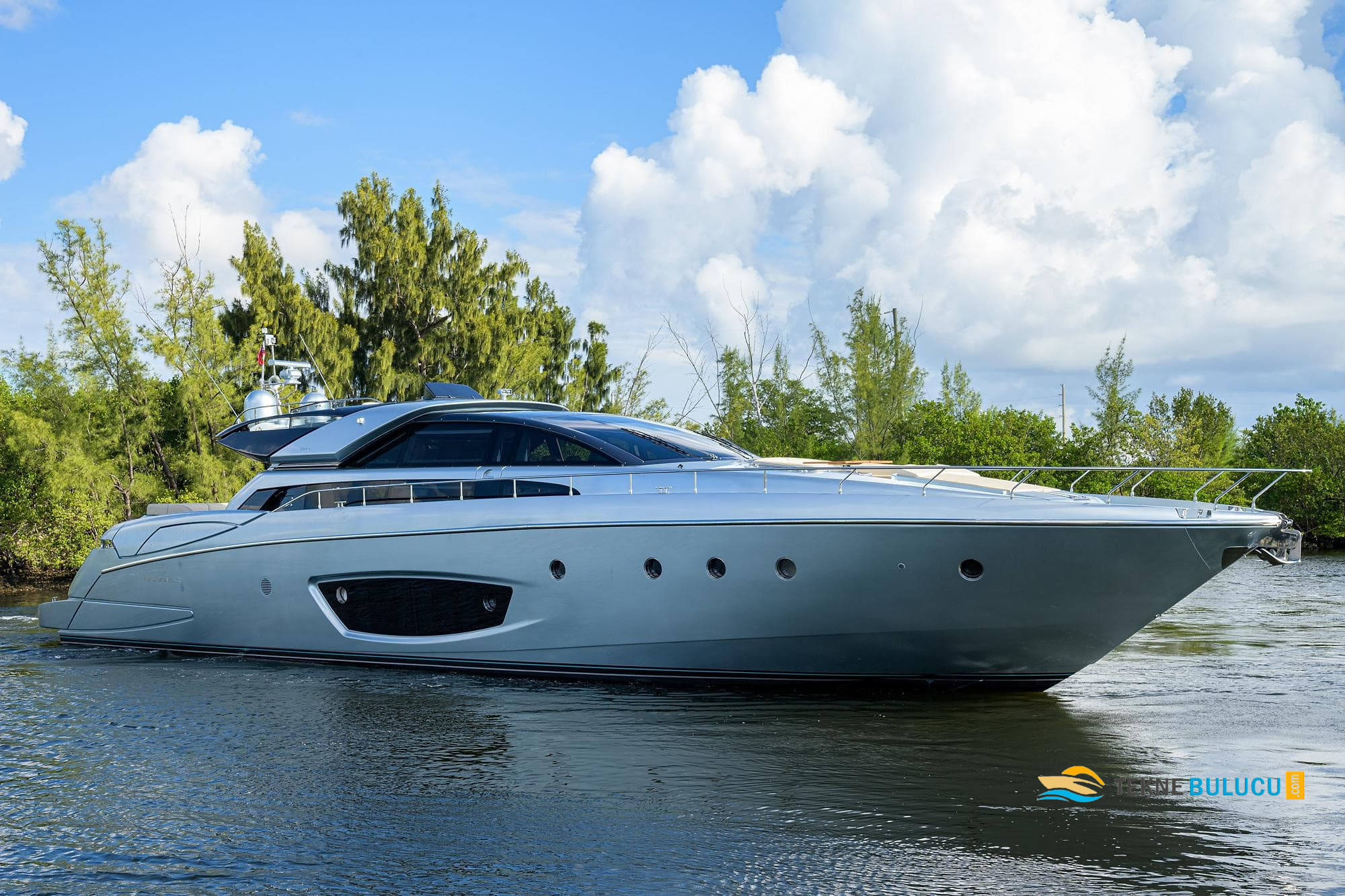 Riva Domino 86 2012 iç mekan 3