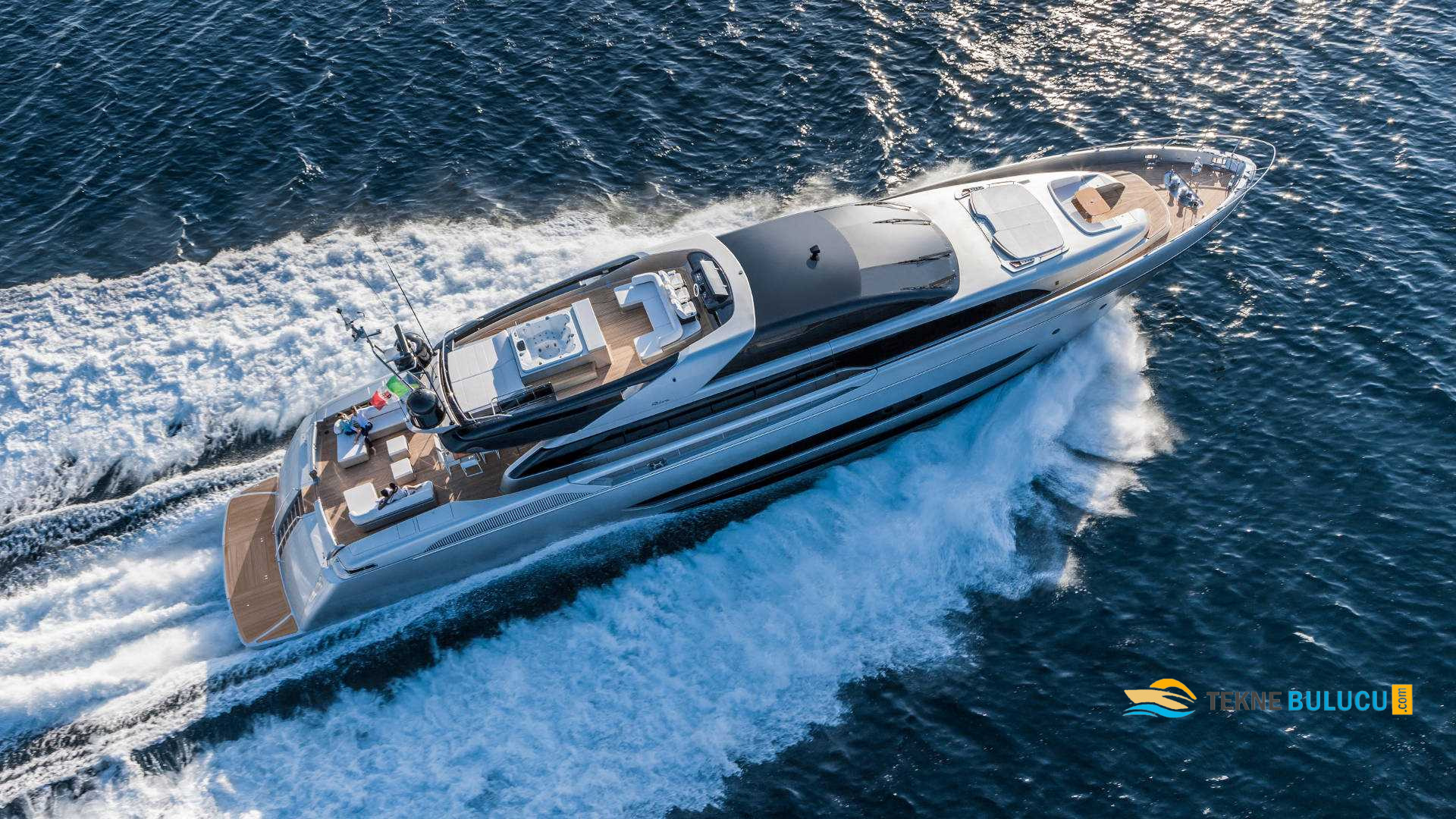 Riva Mythos 122 2019 iç mekan 3