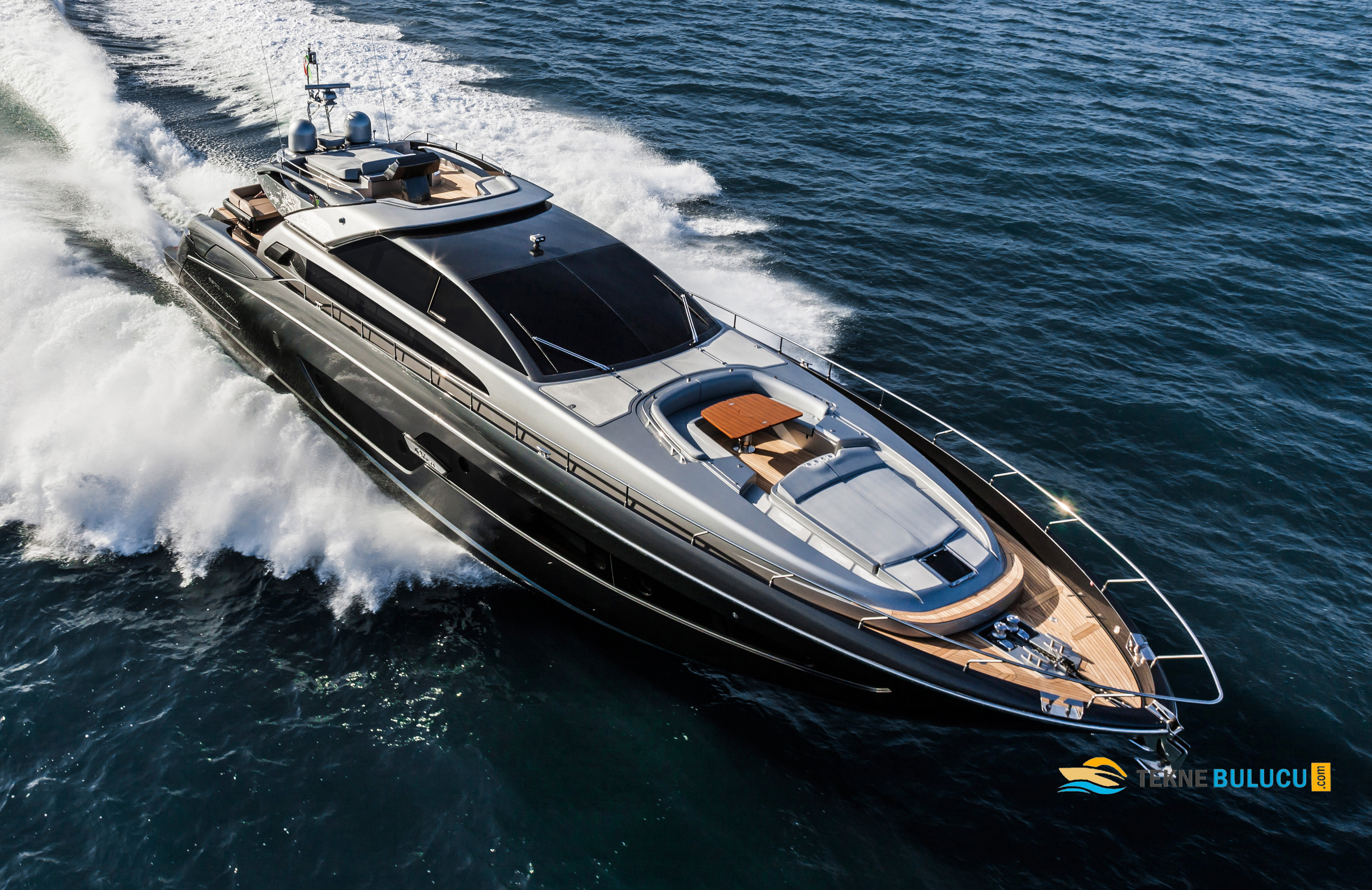 Riva 88 Domino Super 2022 iç mekan 3