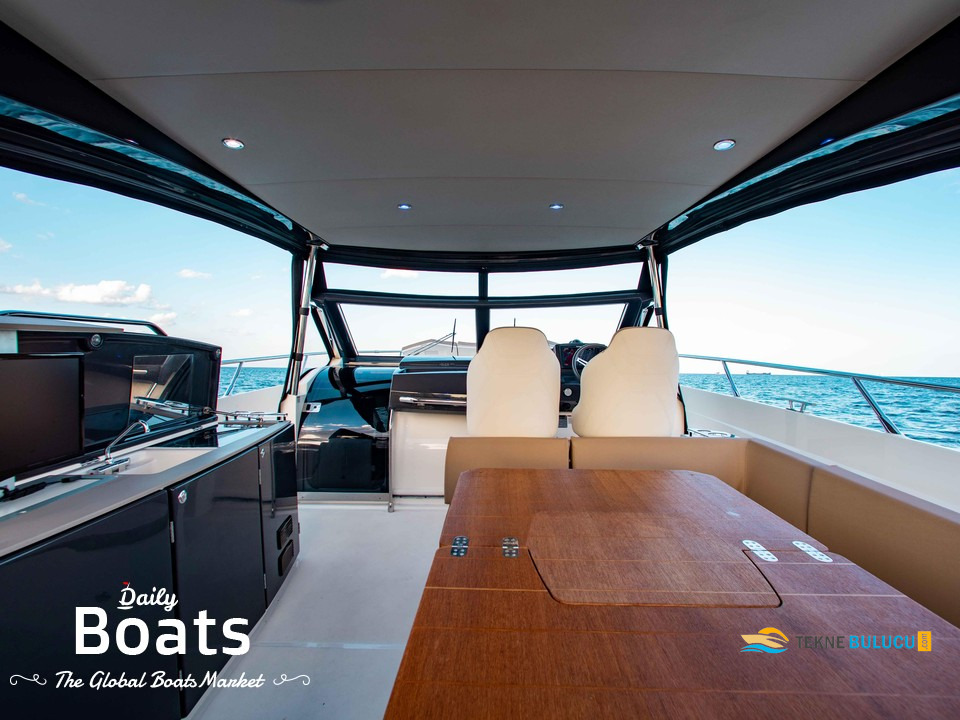 Absolute 40 2003 iç mekan 3