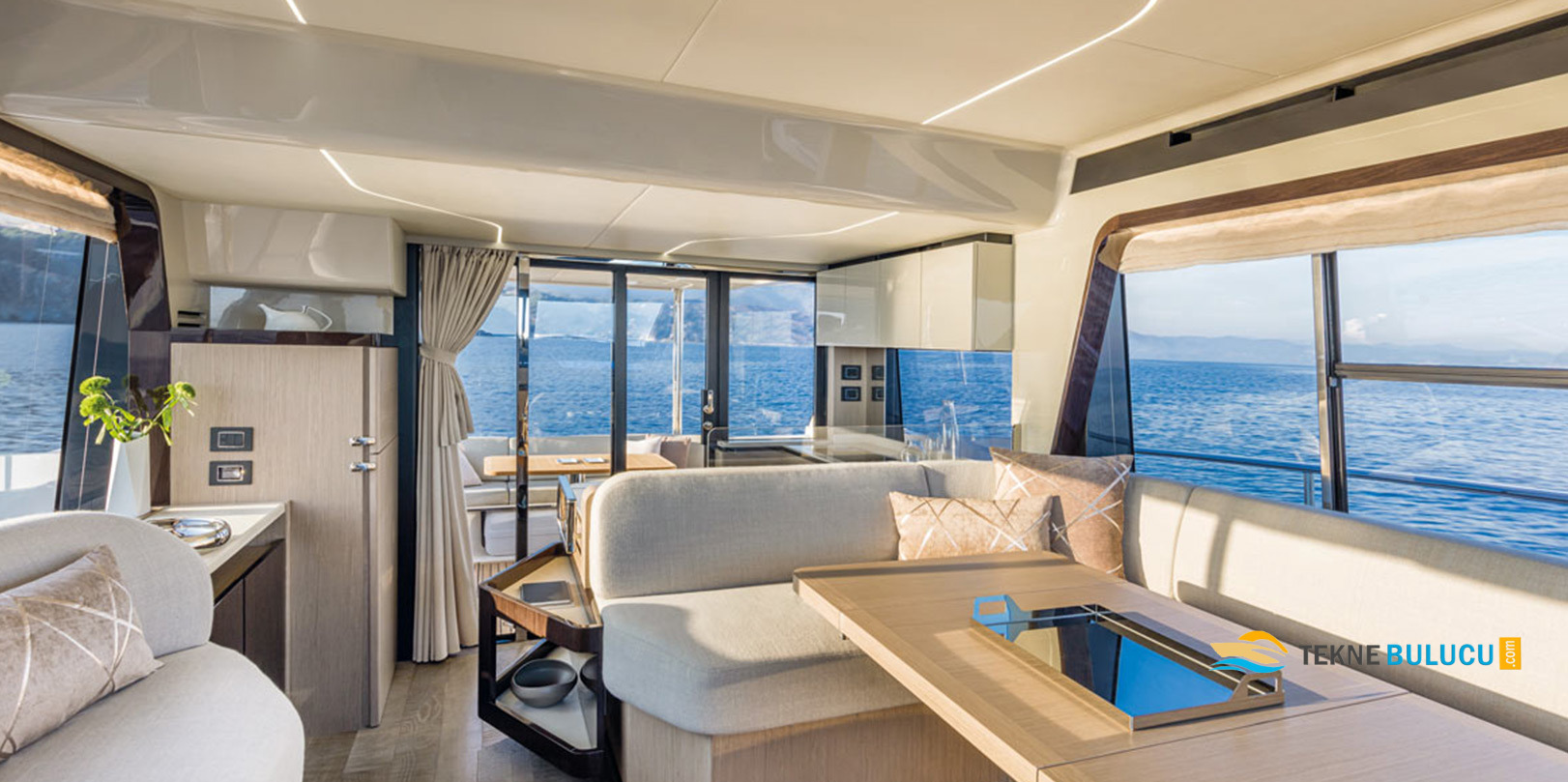 Absolute 47 Fly 2012 iç mekan 3