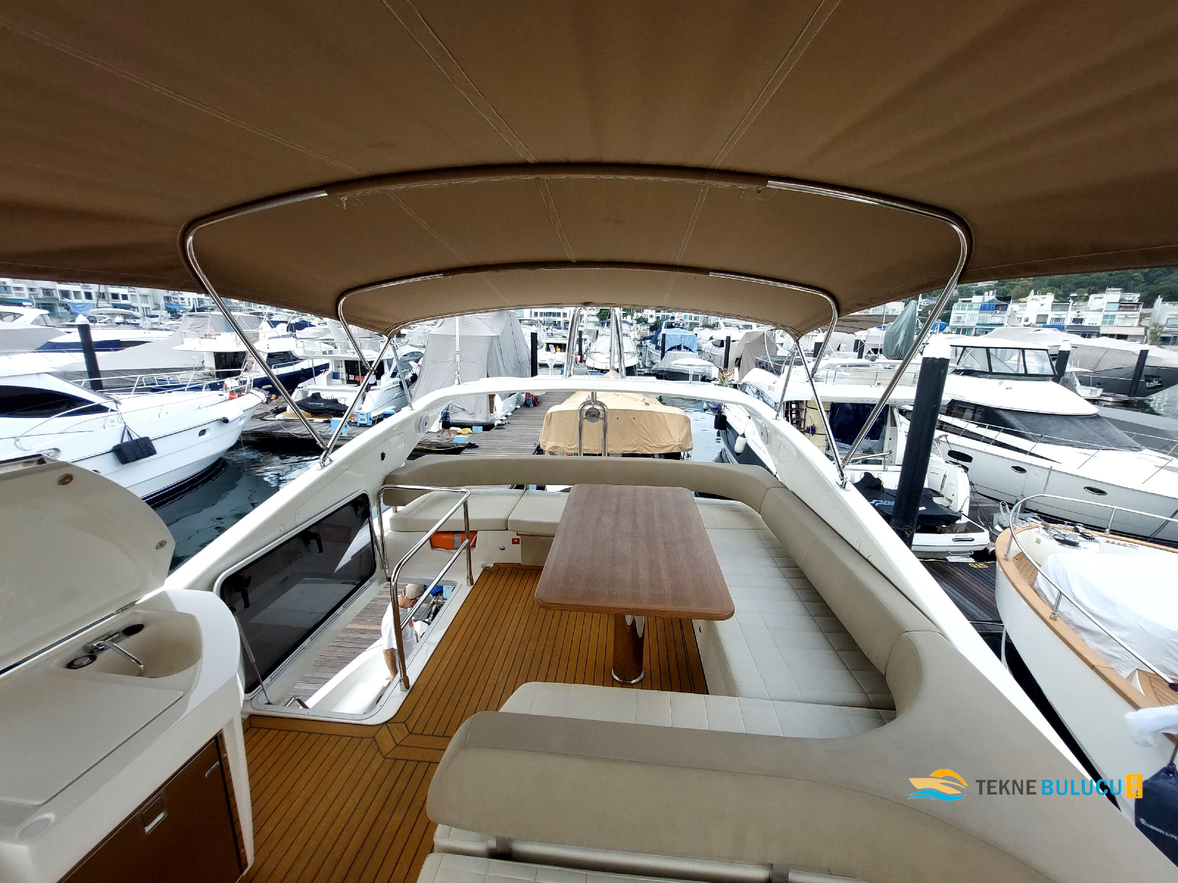 Absolute 52 Fly 2015 iç mekan 3