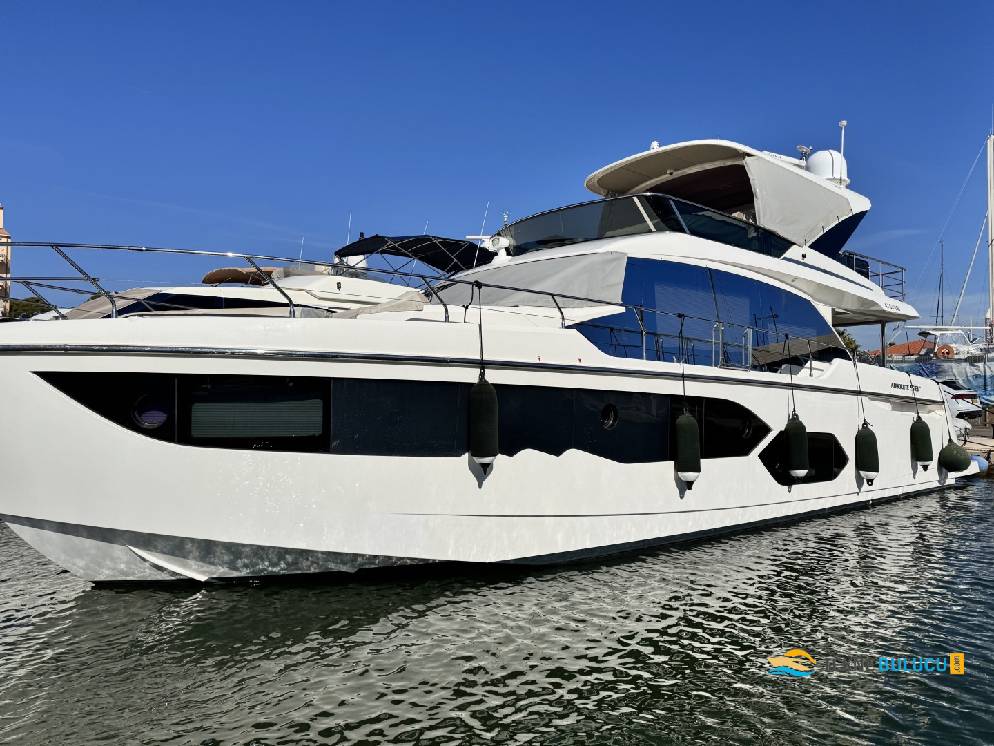 Absolute 58 Fly 2017 iç mekan 3