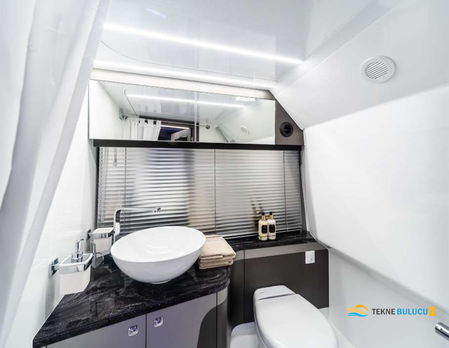 Galeon 325 GTO 2023 iç mekan 3