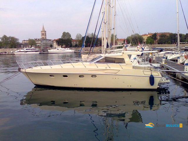 Ferretti Altura 38 1983 iç mekan 3