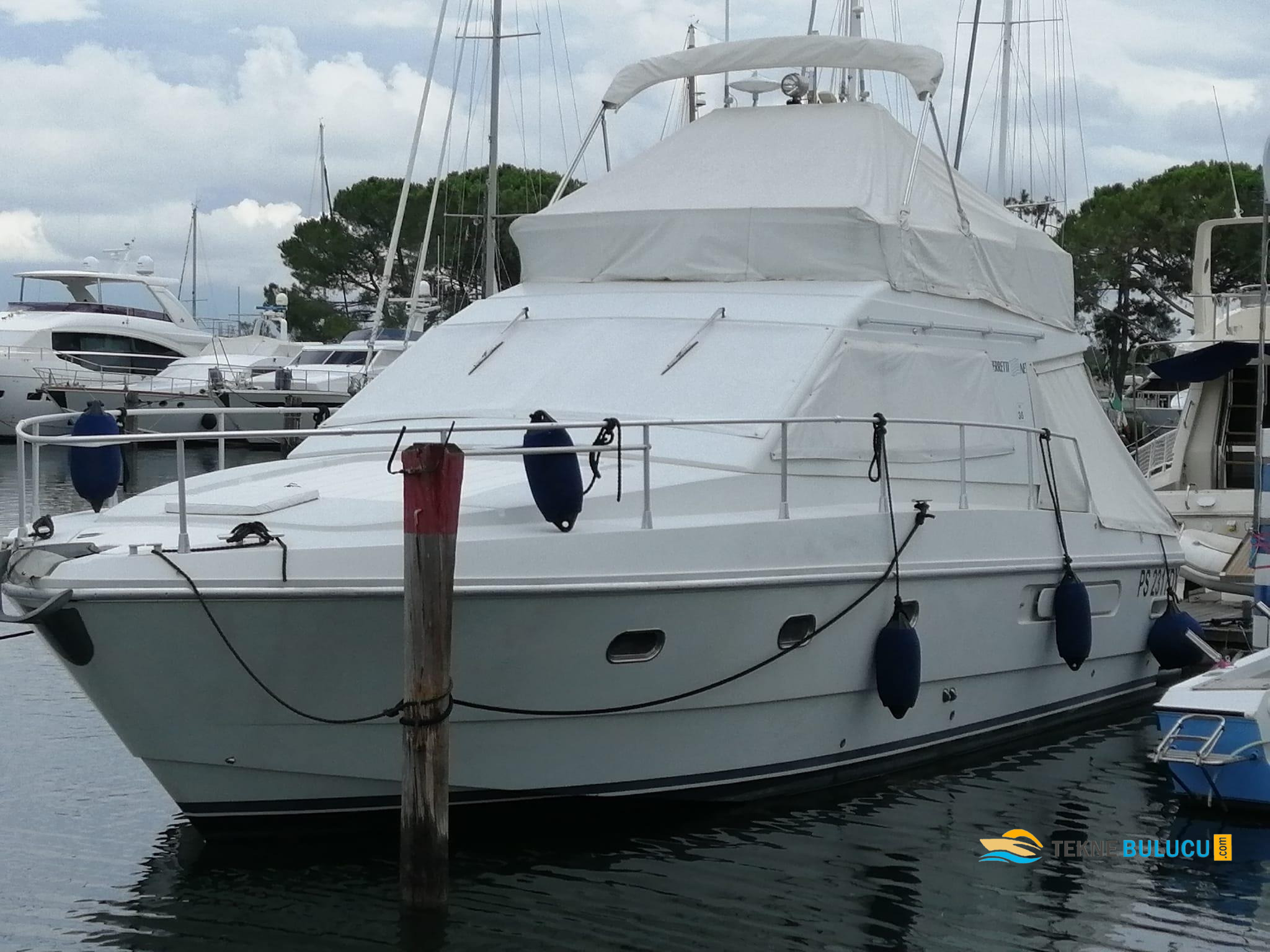 Ferretti 36 Fly 1989 iç mekan 3