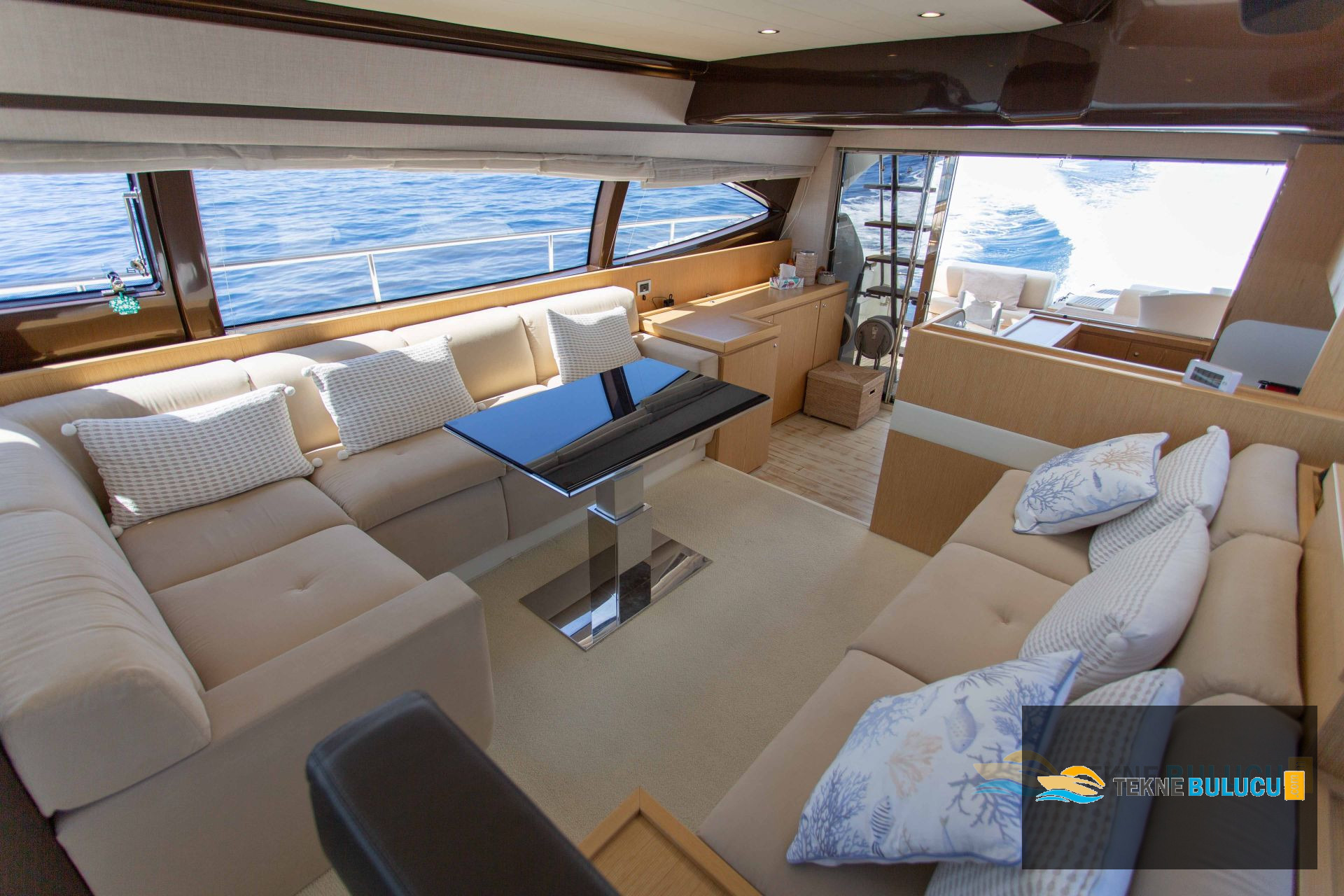 Ferretti 560 / 570 2012 iç mekan 1