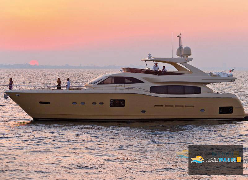 Ferretti Altura 840 2008 iç mekan 1