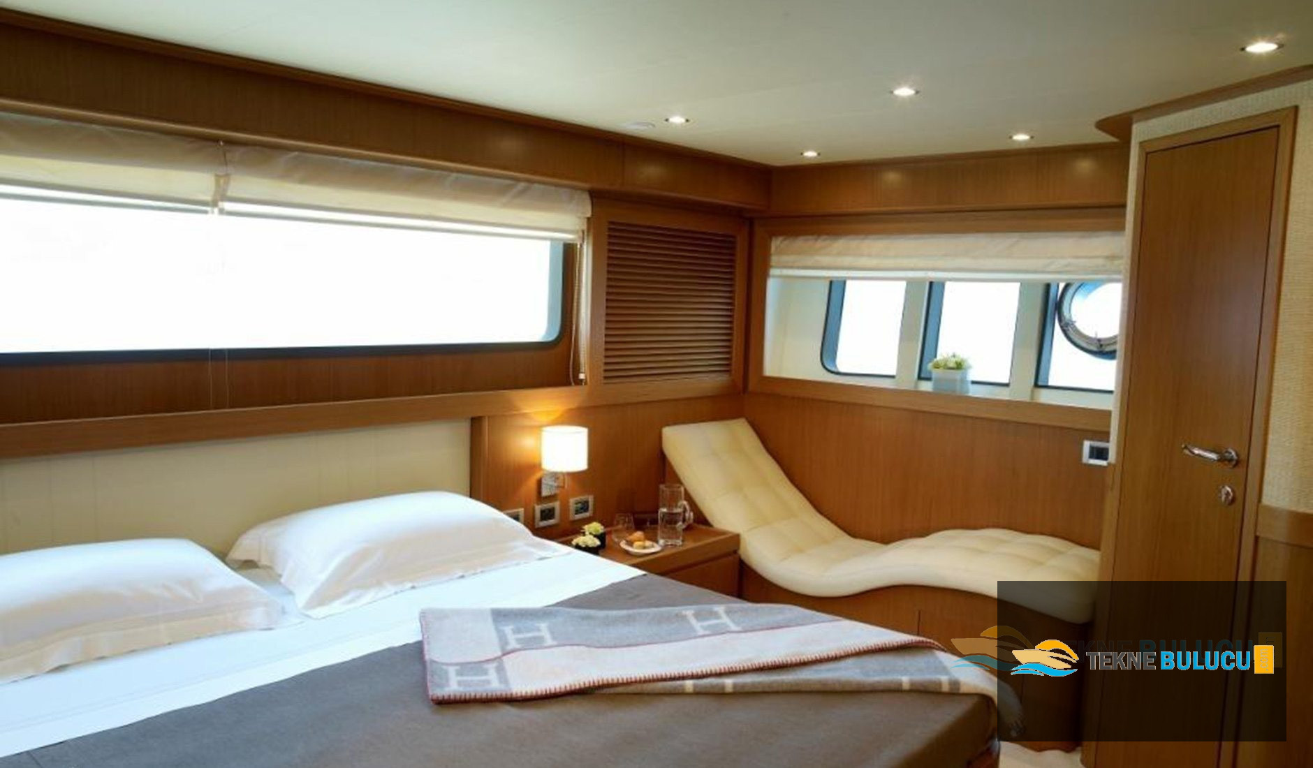 Ferretti Altura 840 2009 iç mekan 3