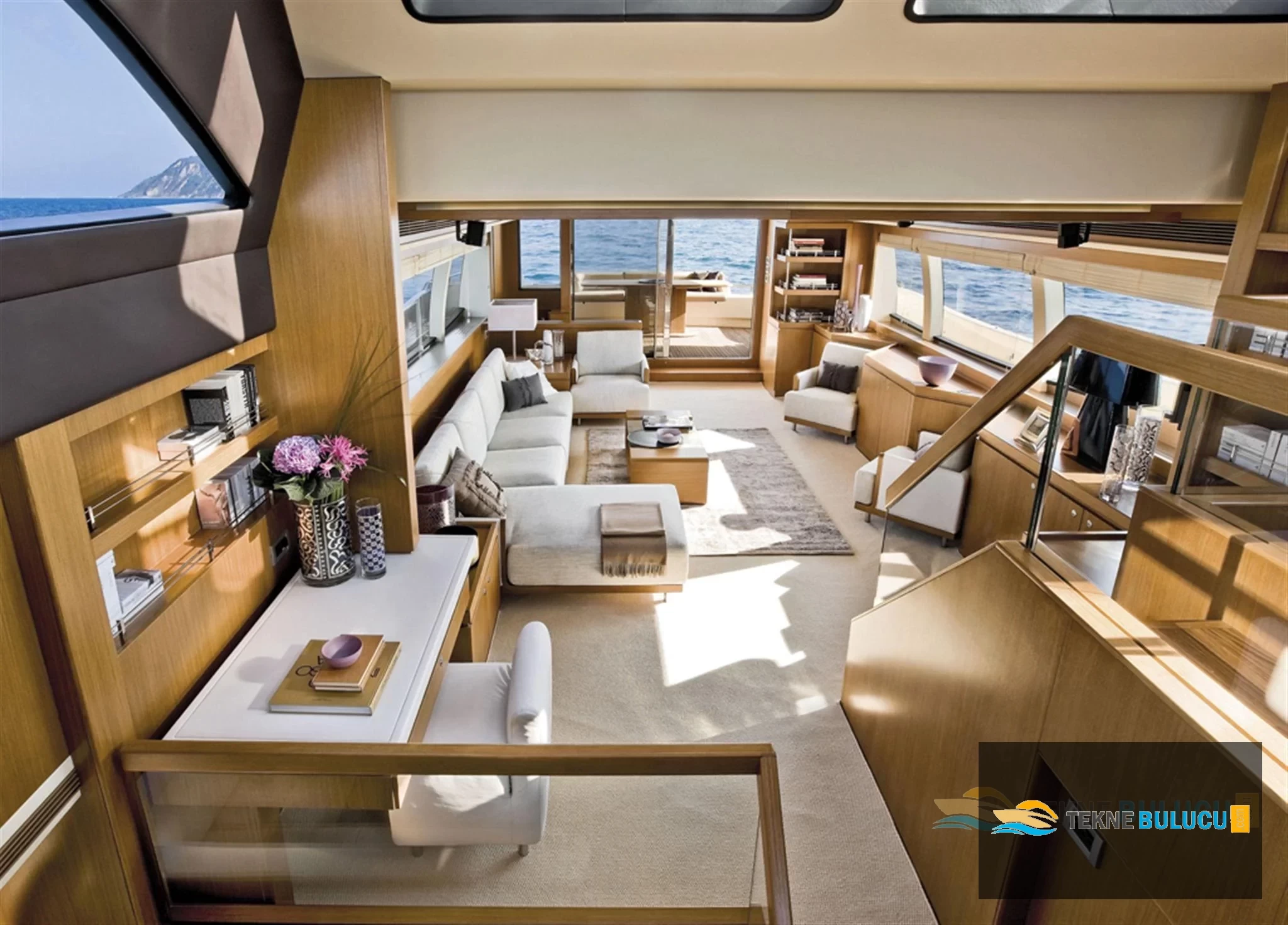Ferretti Altura 840 2010 iç mekan 1