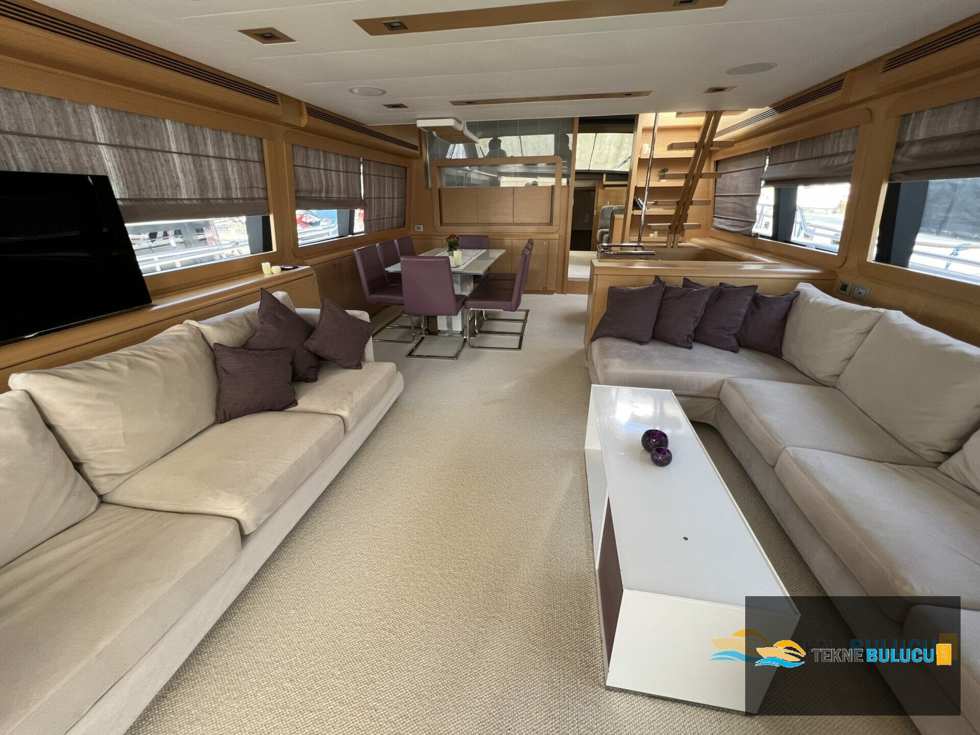 Ferretti 800 2012 iç mekan 1