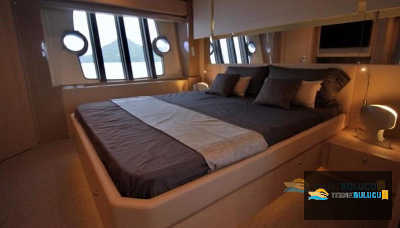 Ferretti 720 2011 iç mekan 3
