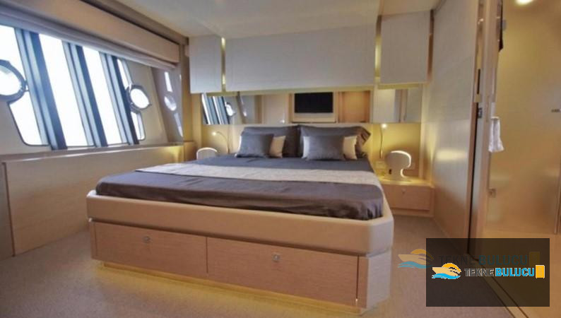 Ferretti 720 2012 iç mekan 3