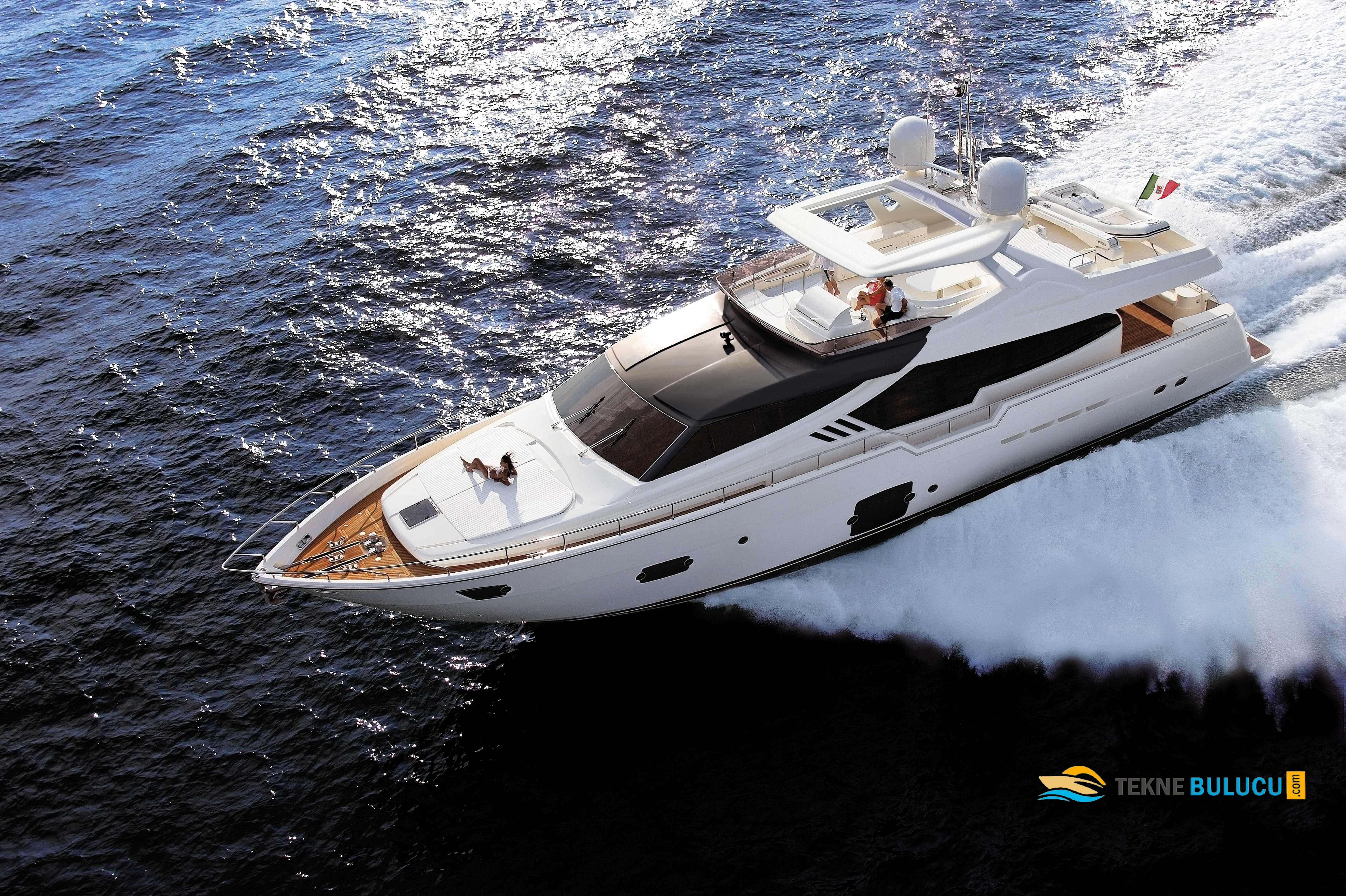 Ferretti 870 2016 iç mekan 3